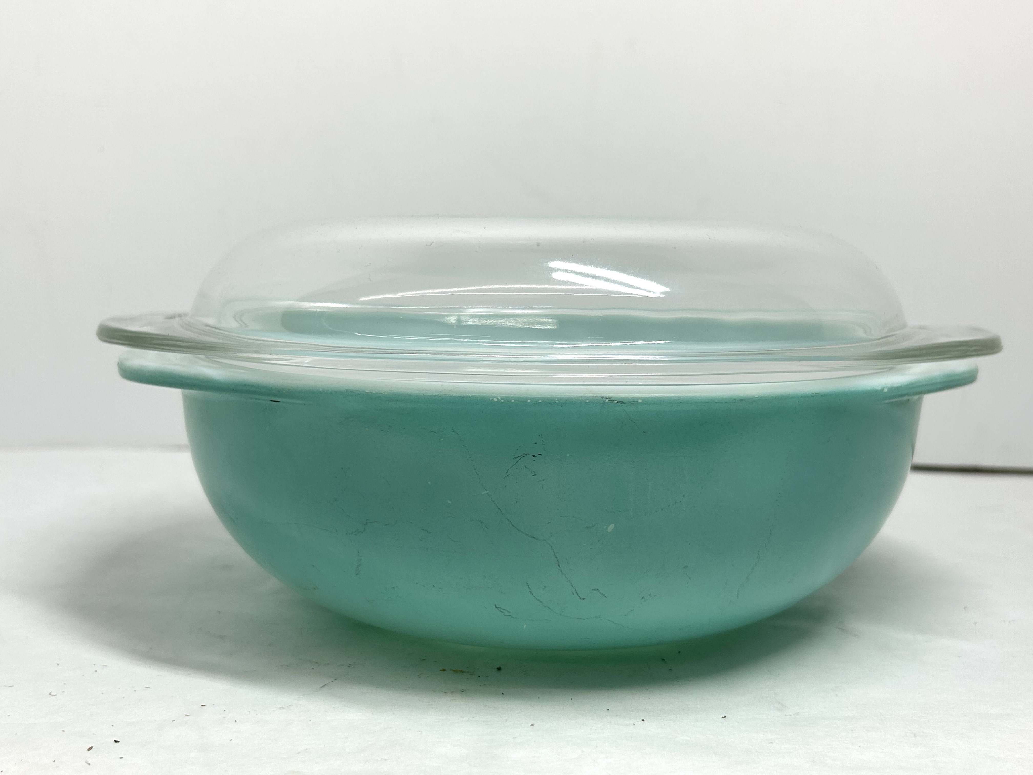 PYREX TURQUOISE GLASS CASSEROLE, VINTAGE