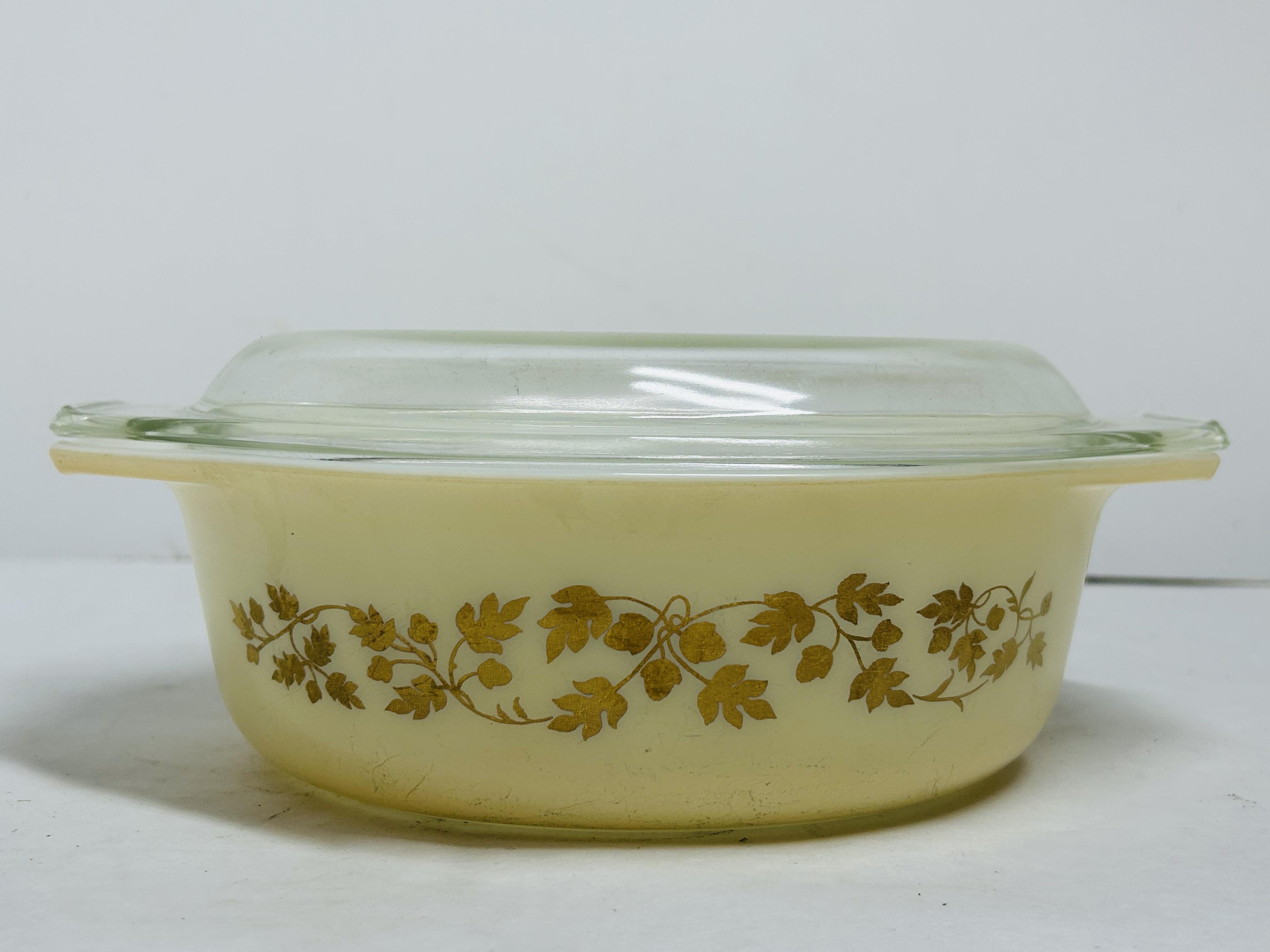 PYREX GOLDEN ACORN CASSEROLE, 1960
