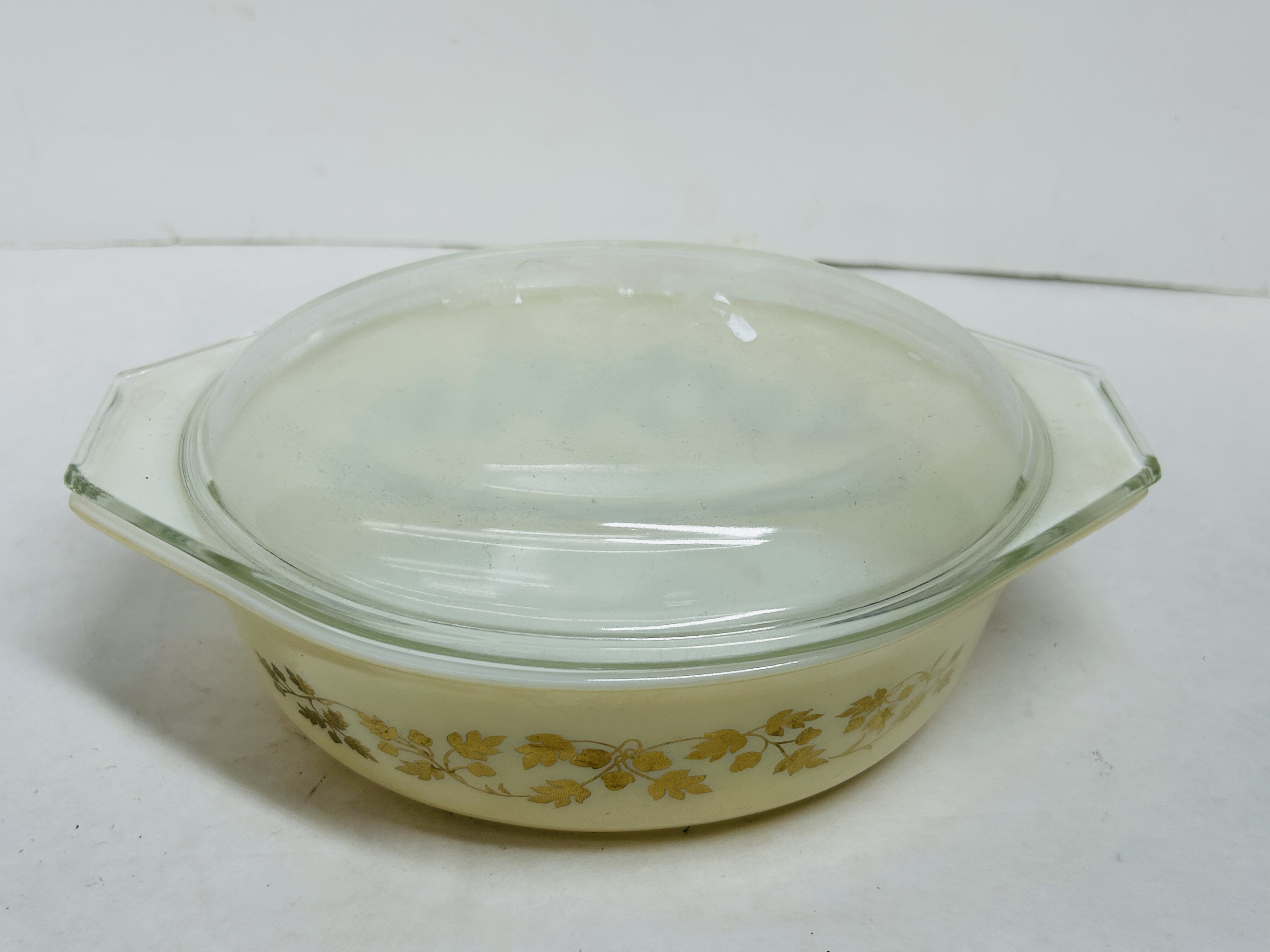 PYREX GOLDEN ACORN CASSEROLE, 1960