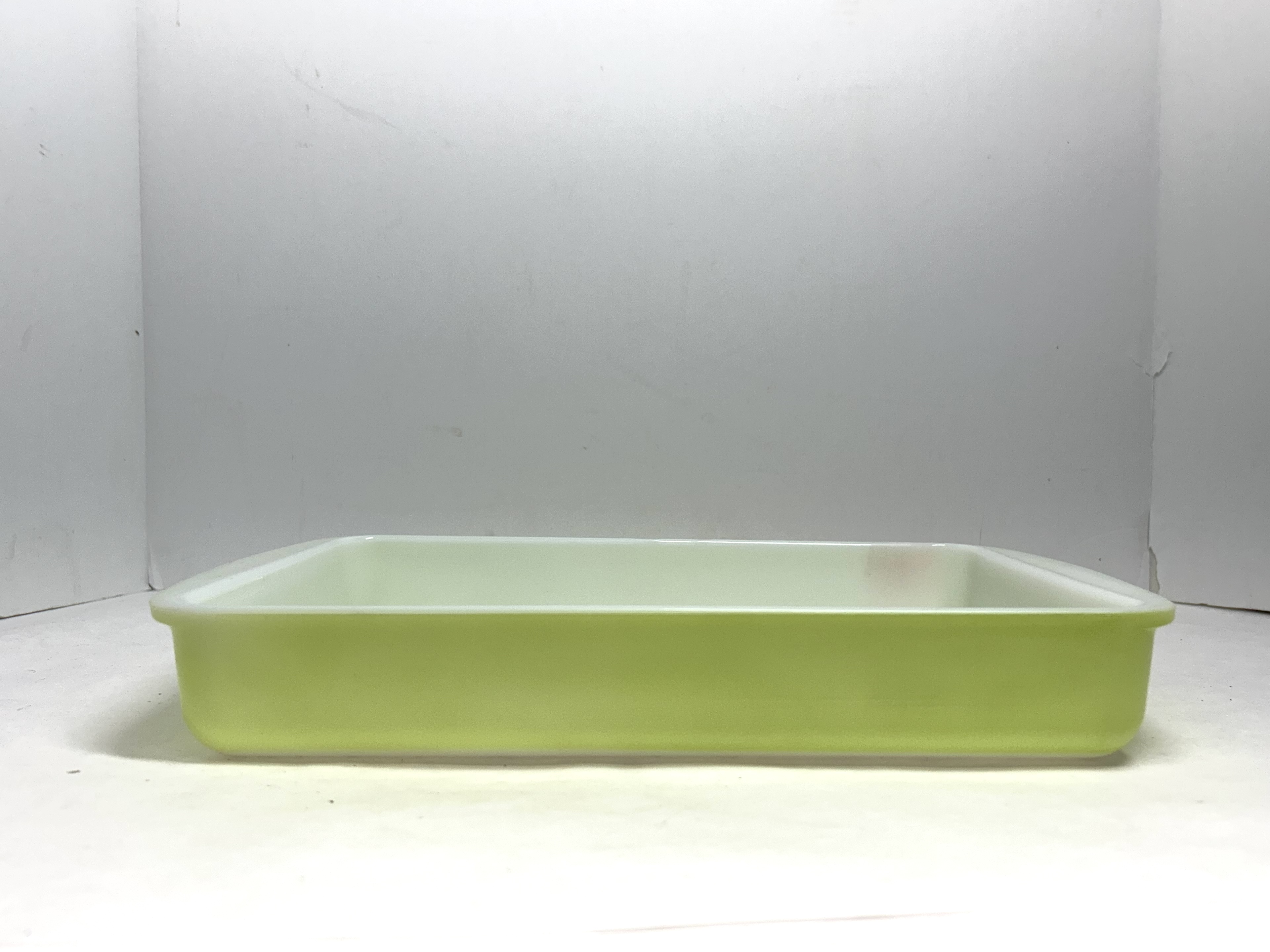 PYREX LIME GREEN GLASS DISH, 1950S