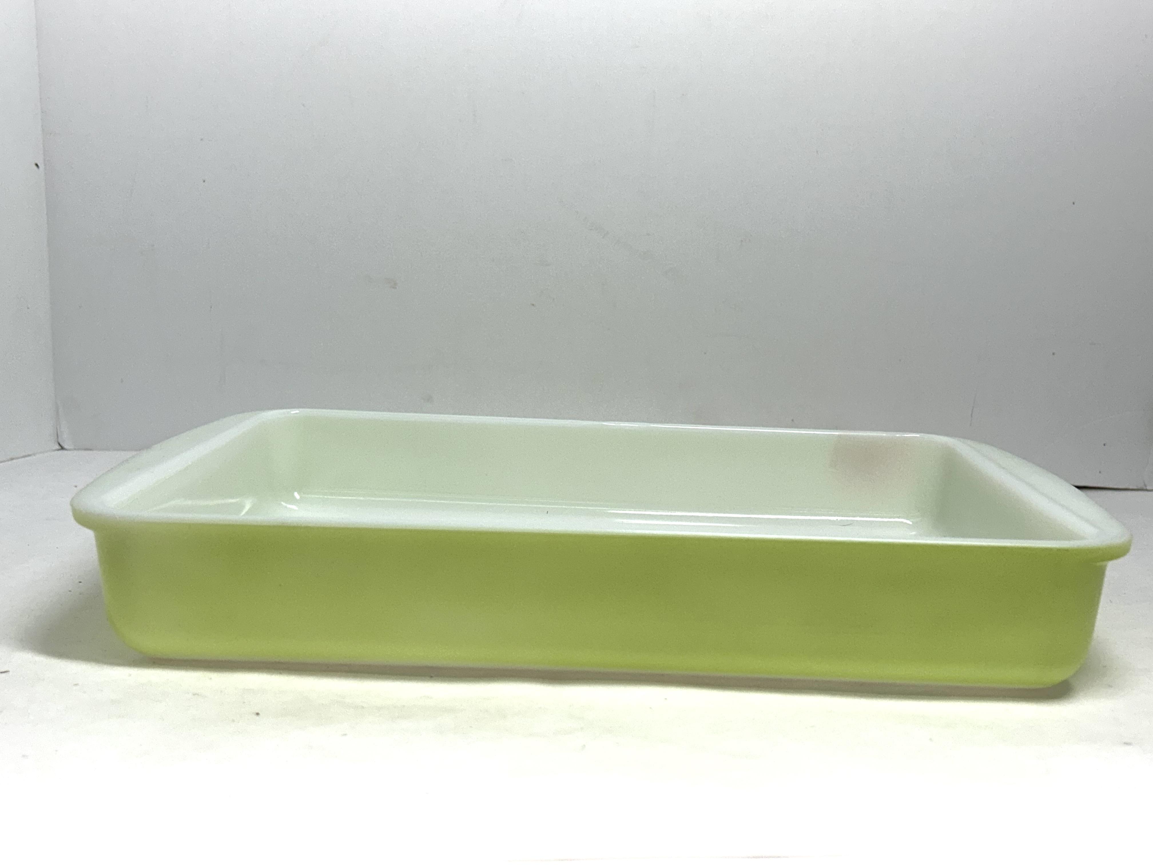 PYREX LIME GREEN GLASS DISH, 1950S