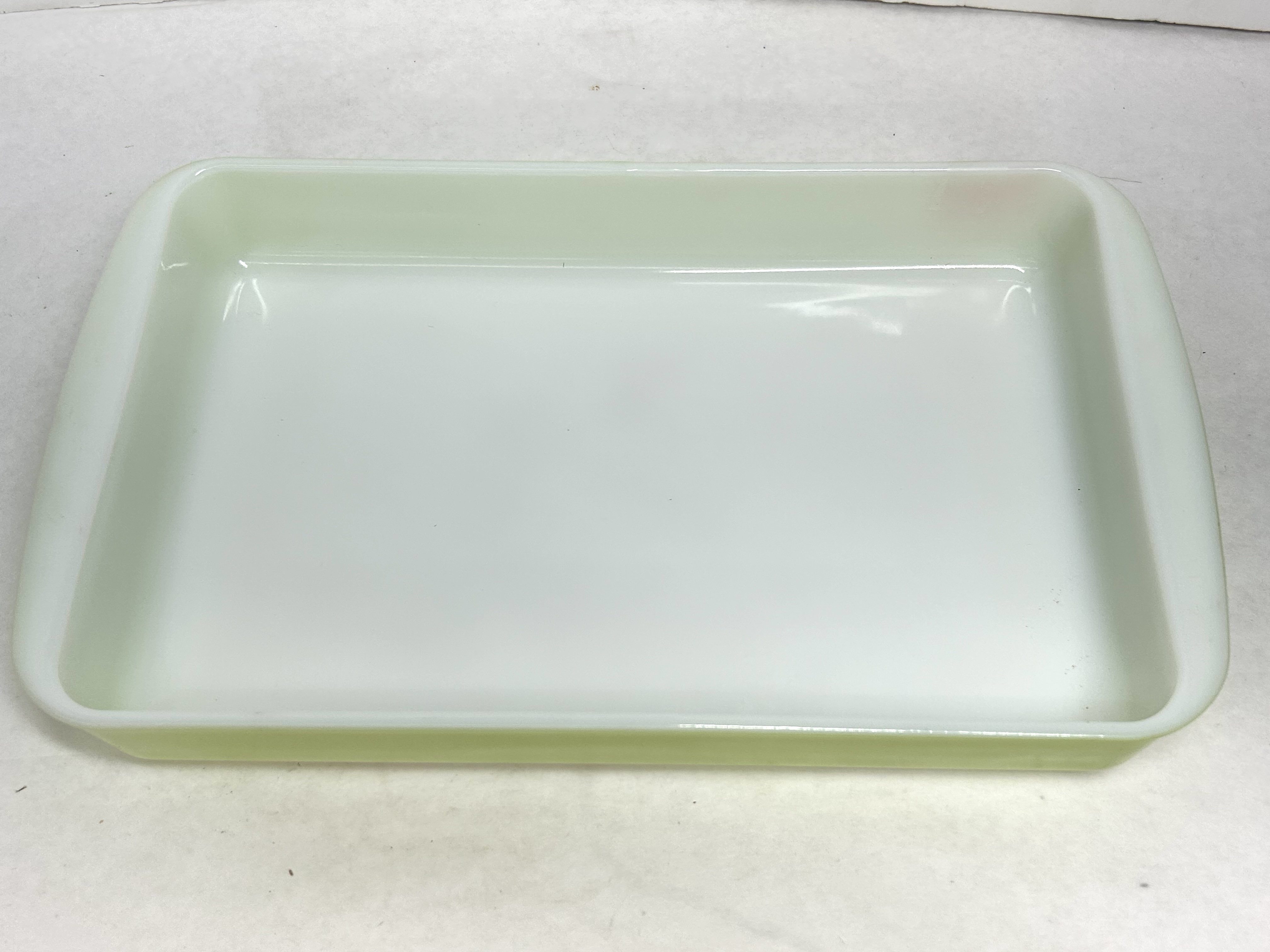 PYREX LIME GREEN GLASS DISH, 1950S