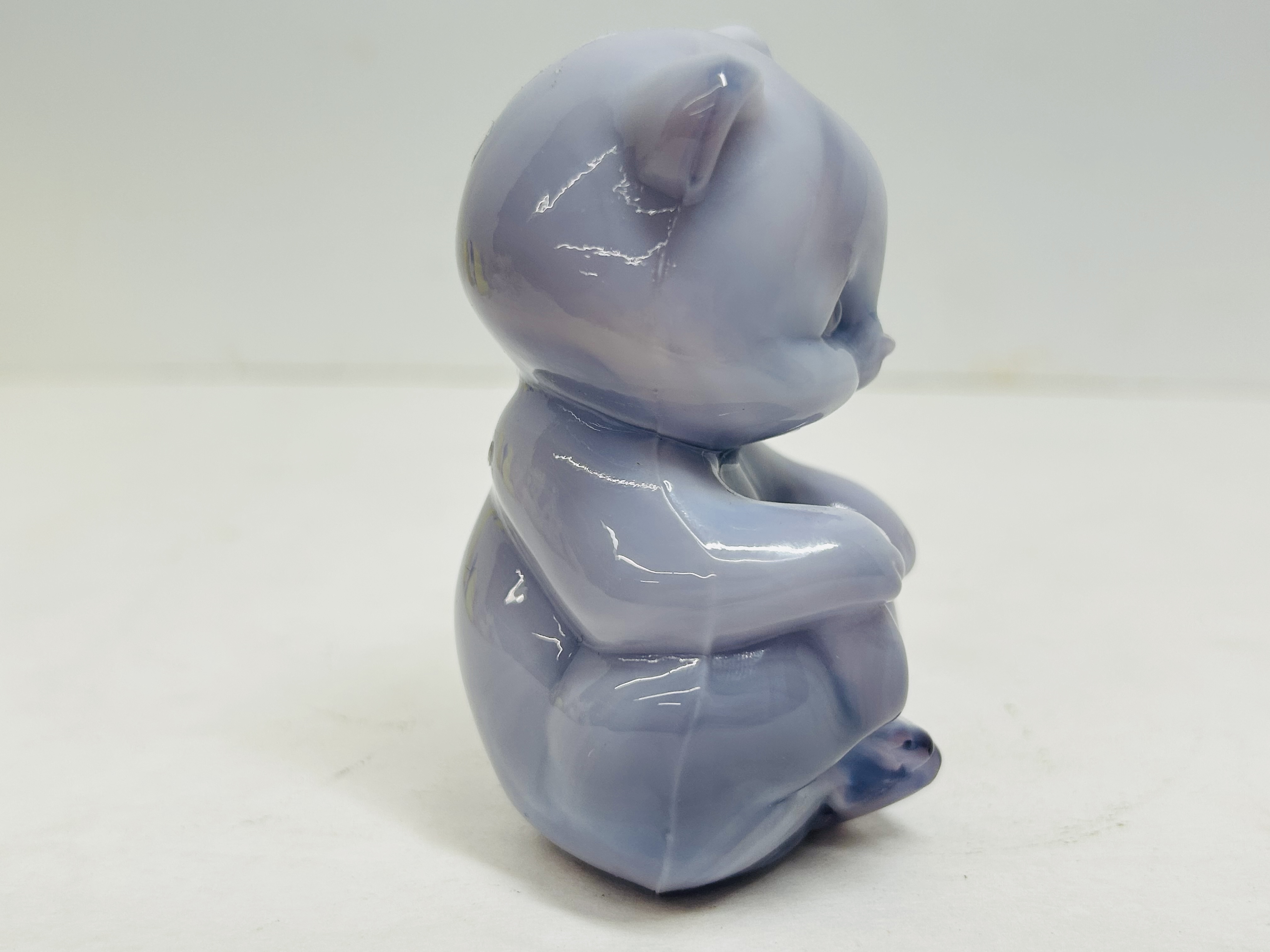 FENTON SLAG GLASS BEAR, C. 1970