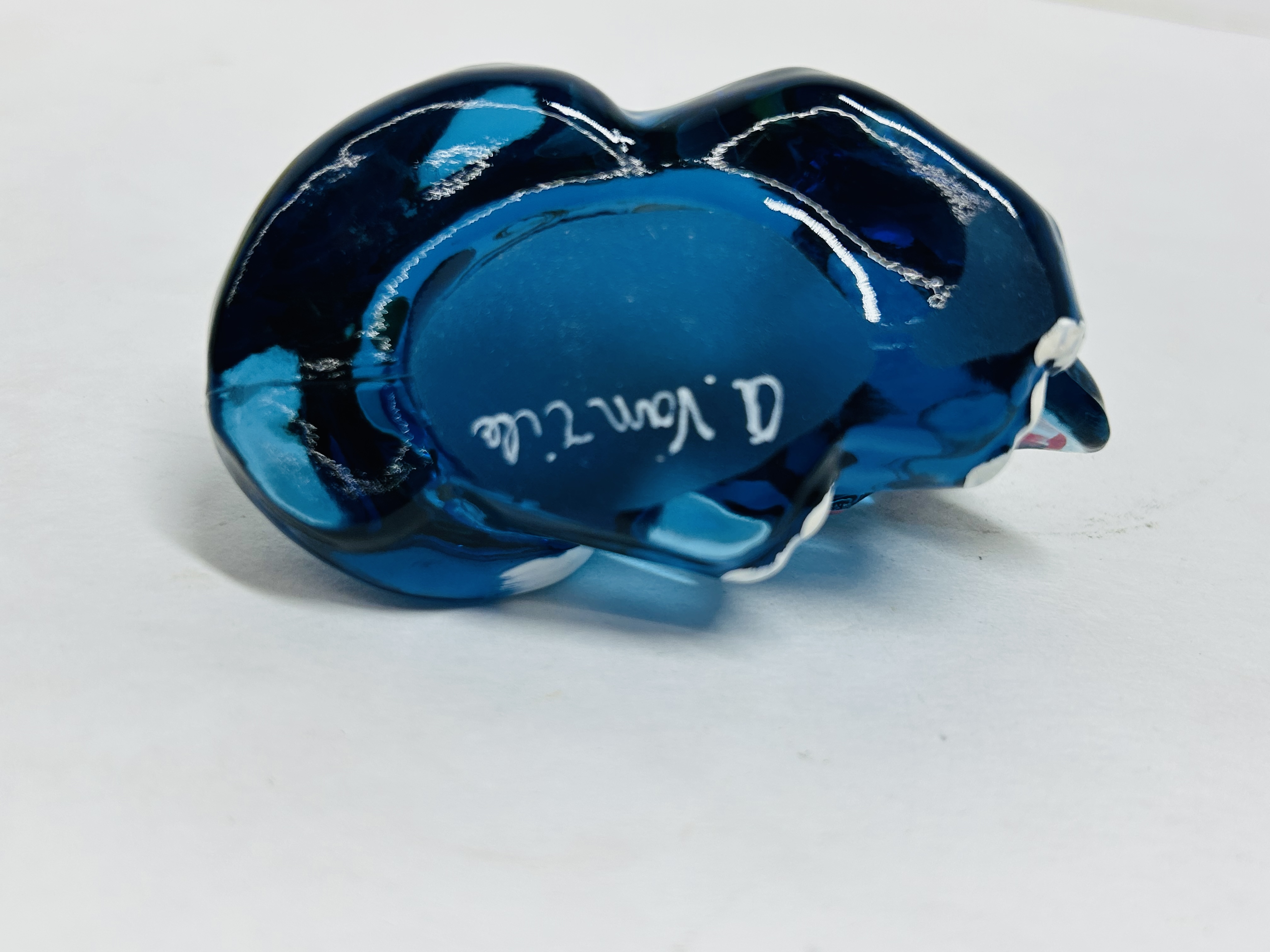 FENTON COBALT GLASS SLEEPING CAT, C. 1995
