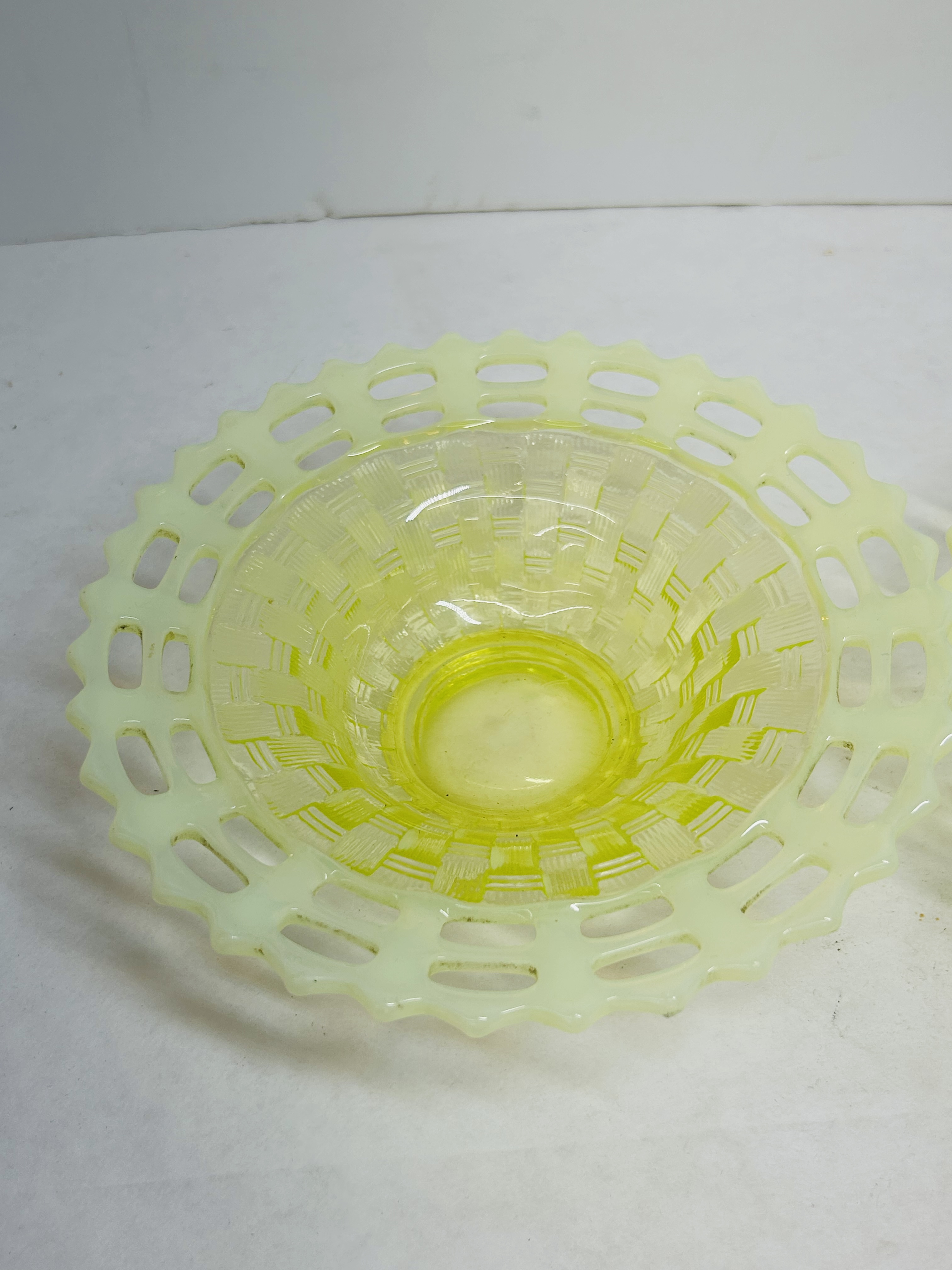 FENTON OPALESCENT URANIUM BOWLS, C.1950