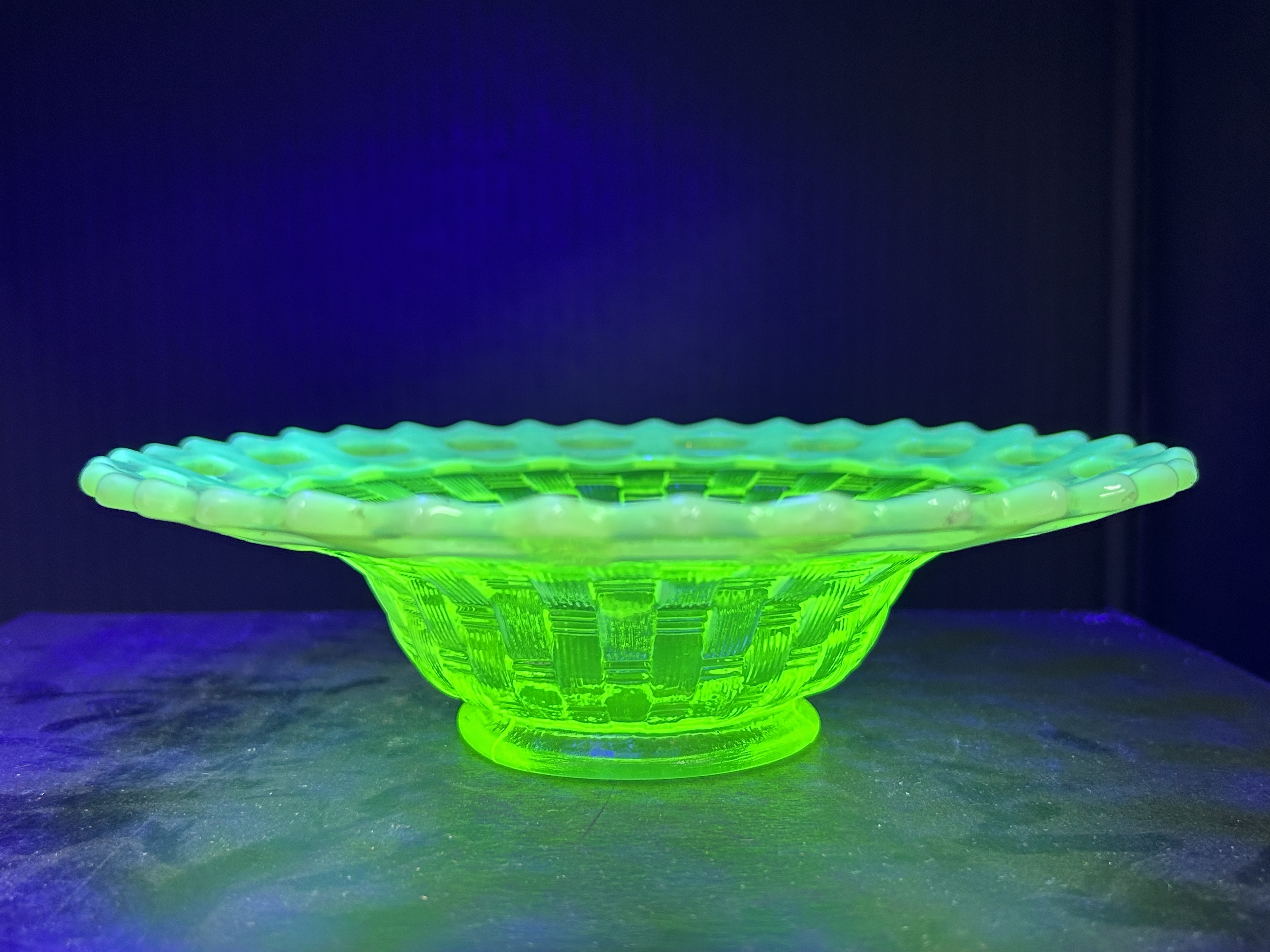 FENTON OPALESCENT URANIUM BOWLS, C.1950