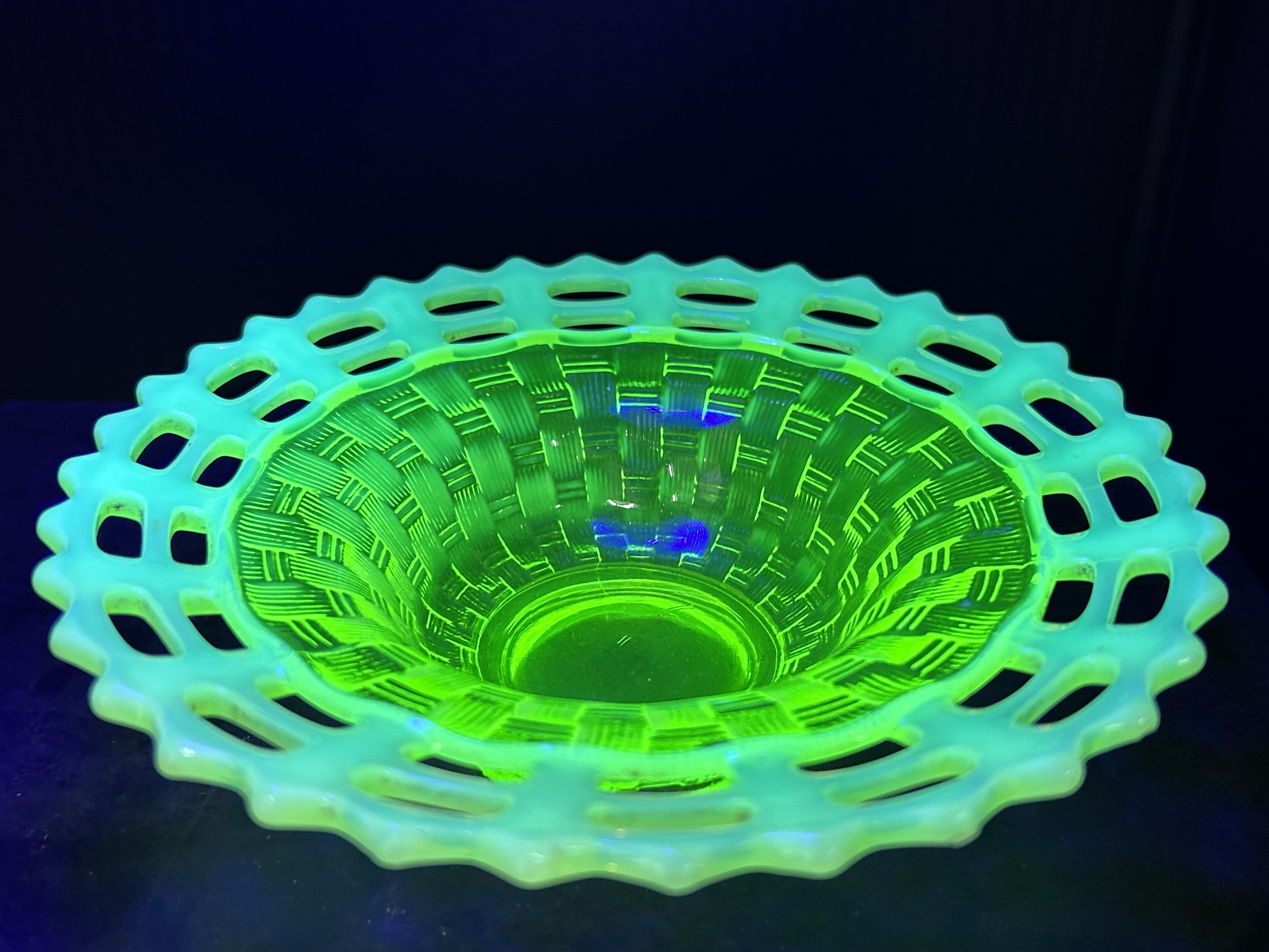 FENTON OPALESCENT URANIUM BOWLS, C.1950