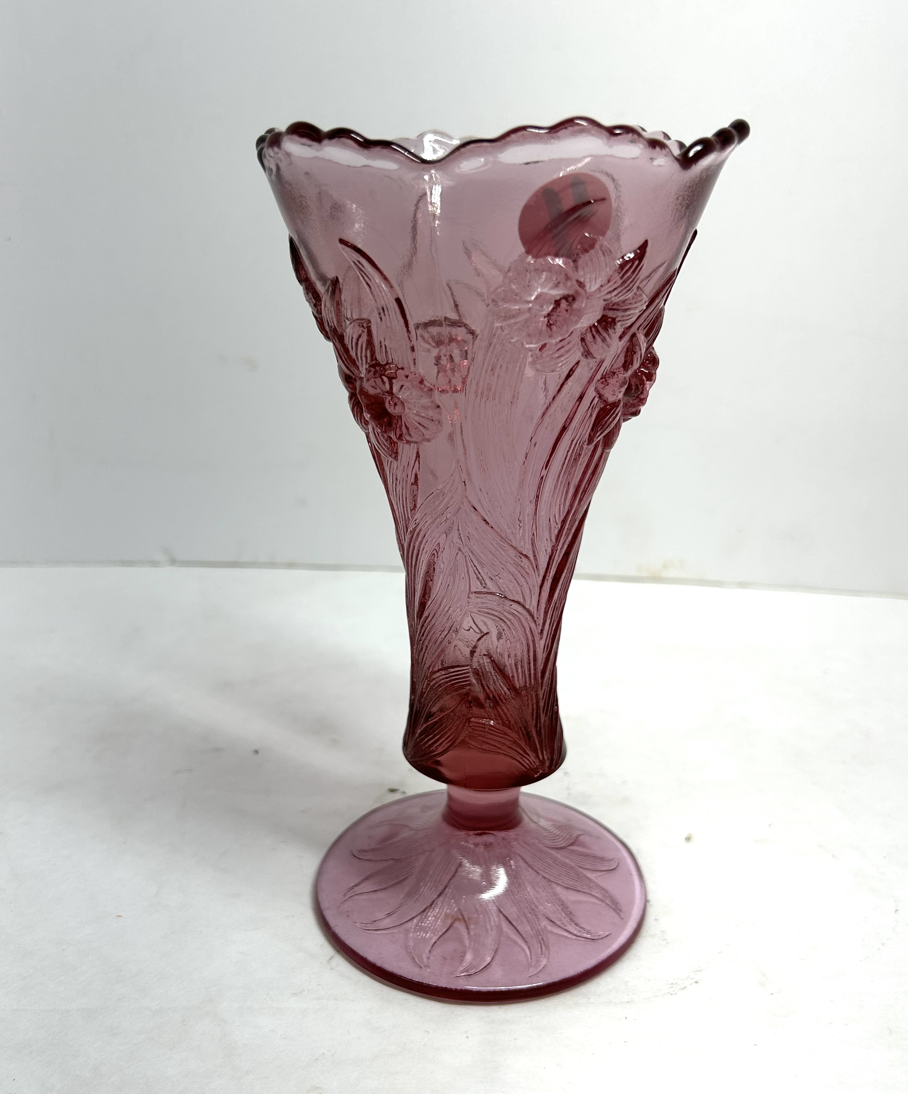 FENTON DAFFODIL PINK GLASS VASE, CIRCA 1950