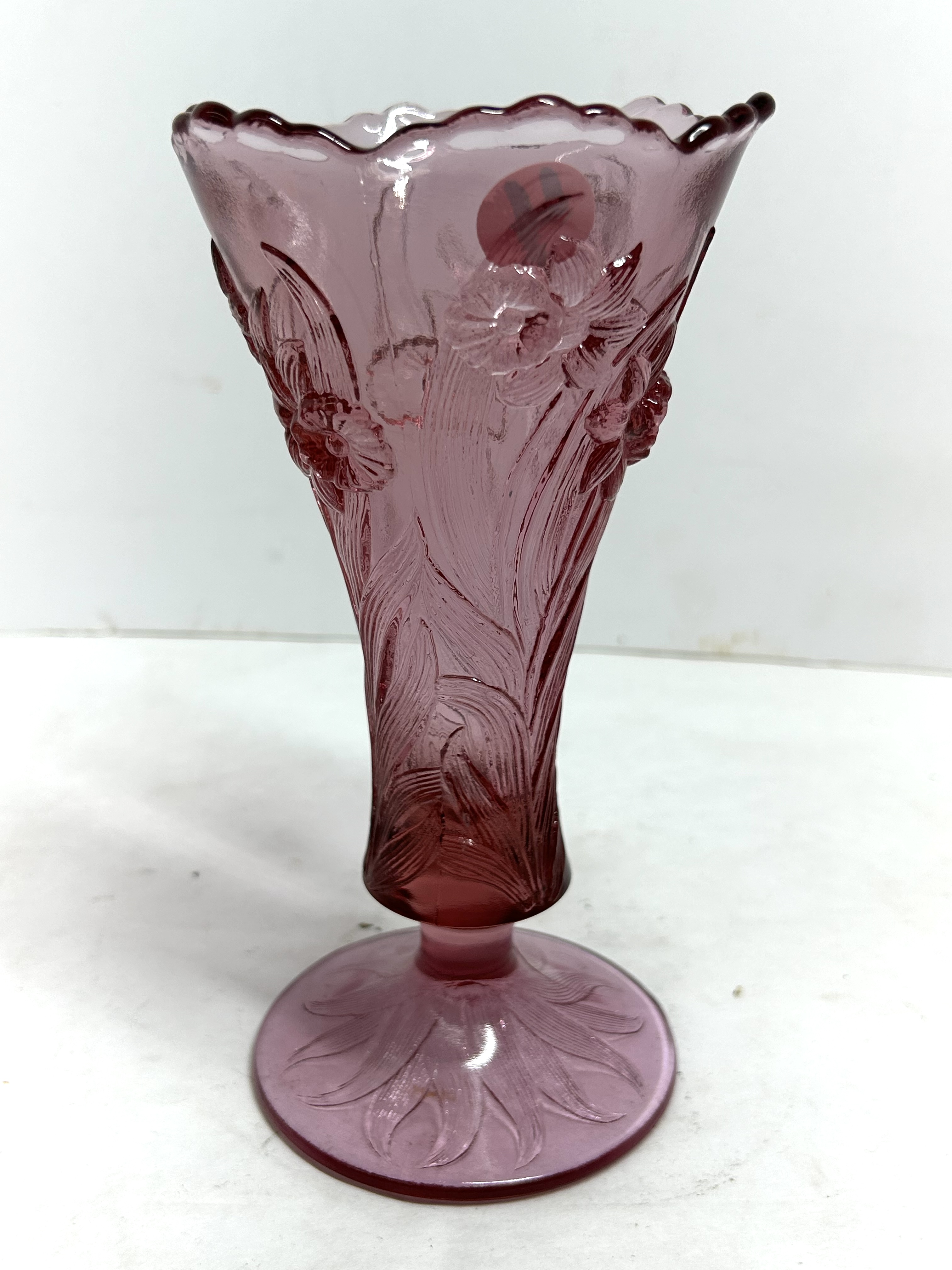 FENTON DAFFODIL PINK GLASS VASE, CIRCA 1950