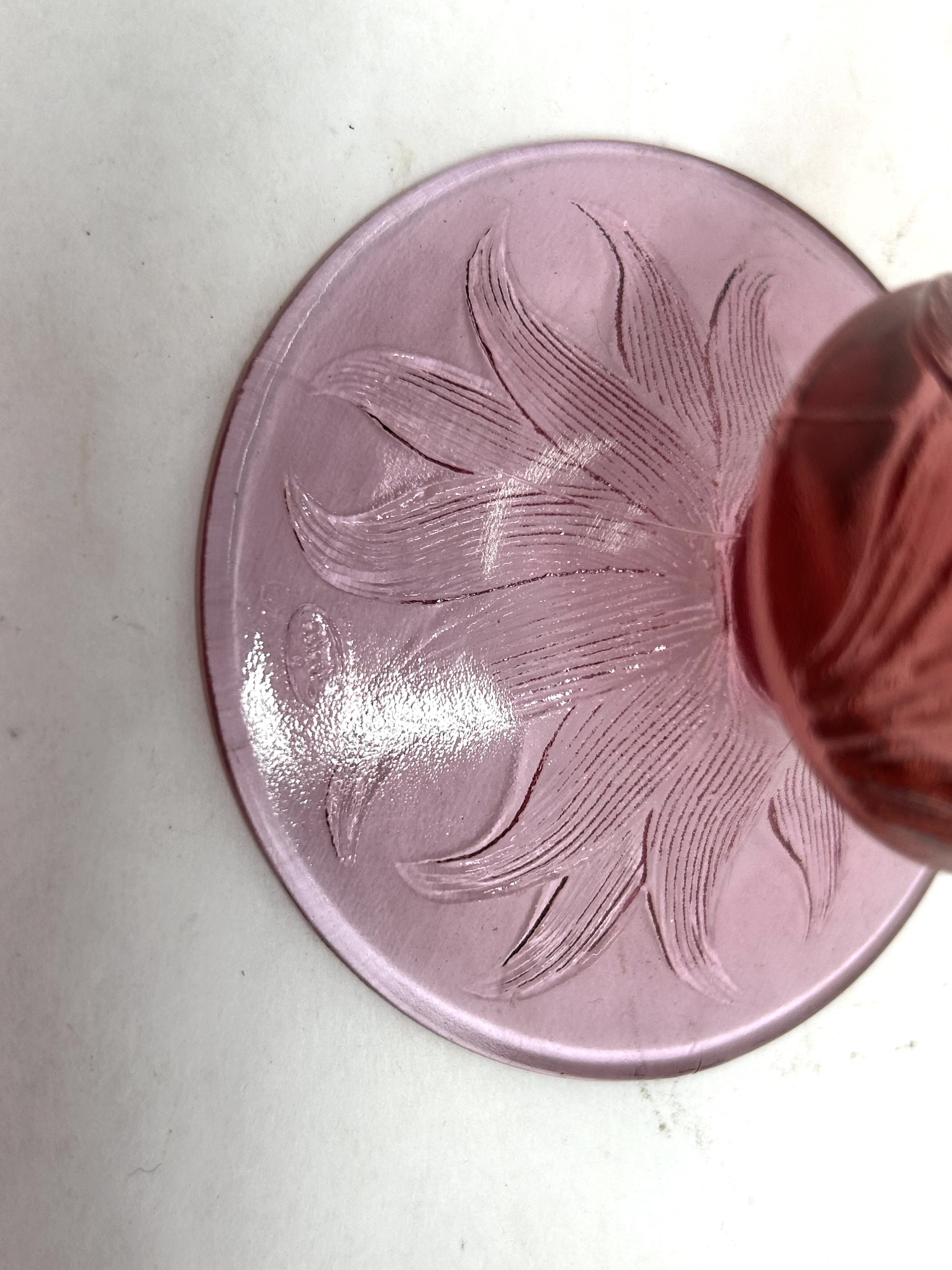 FENTON DAFFODIL PINK GLASS VASE, CIRCA 1950