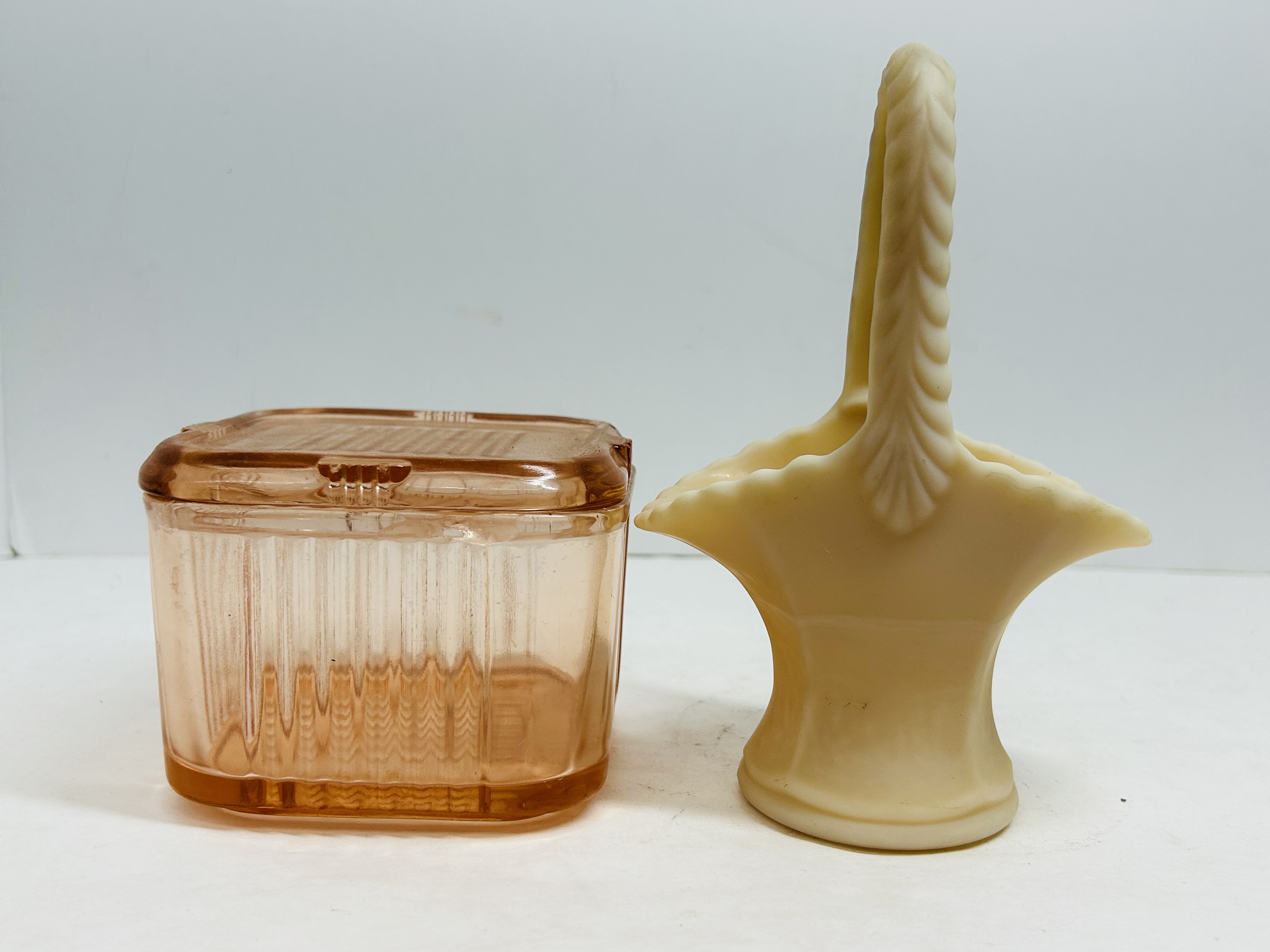 TWO VINTAGE AMERICAN DECORATIVE GLASS PIECES