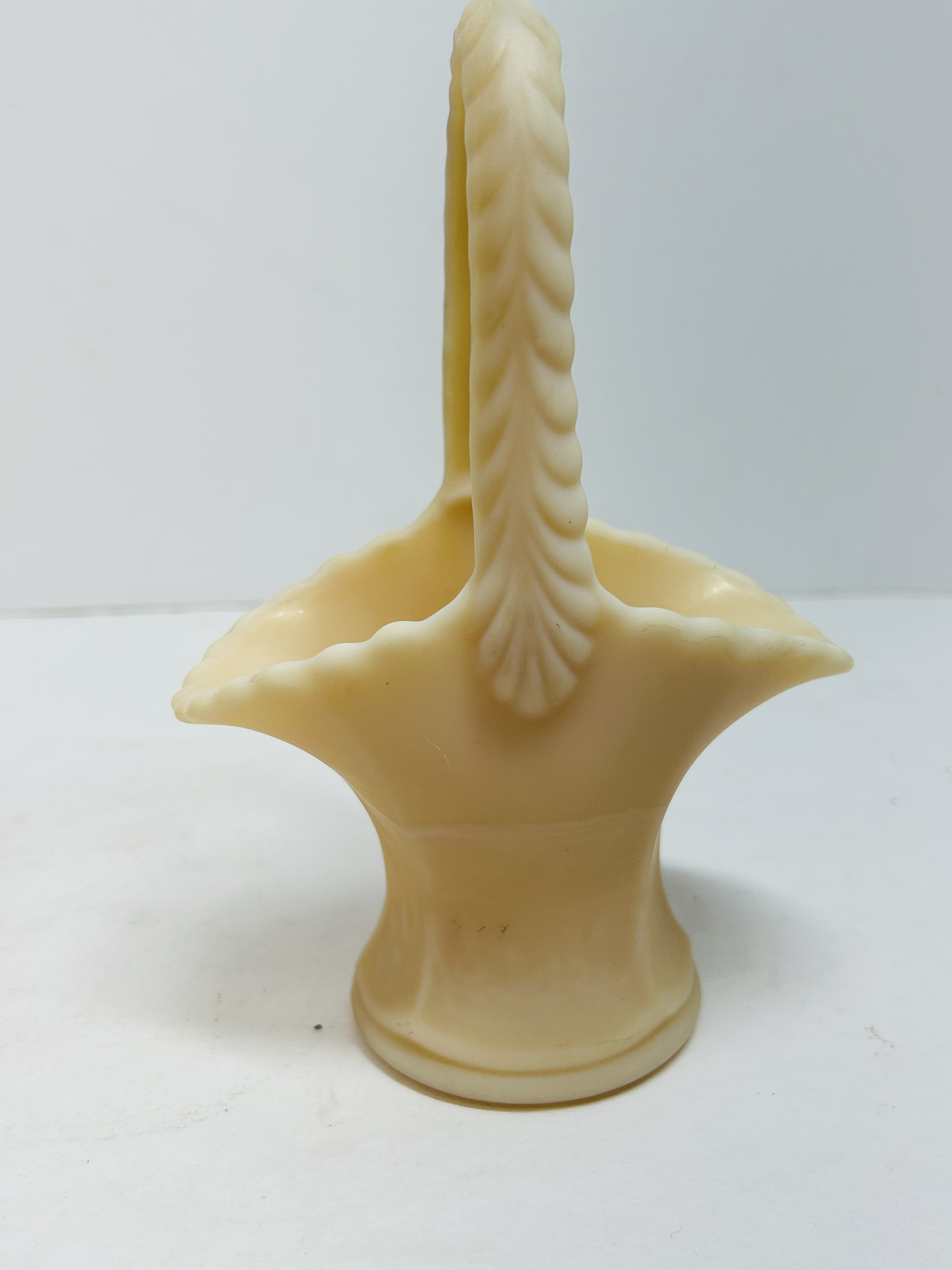 TWO VINTAGE AMERICAN DECORATIVE GLASS PIECES