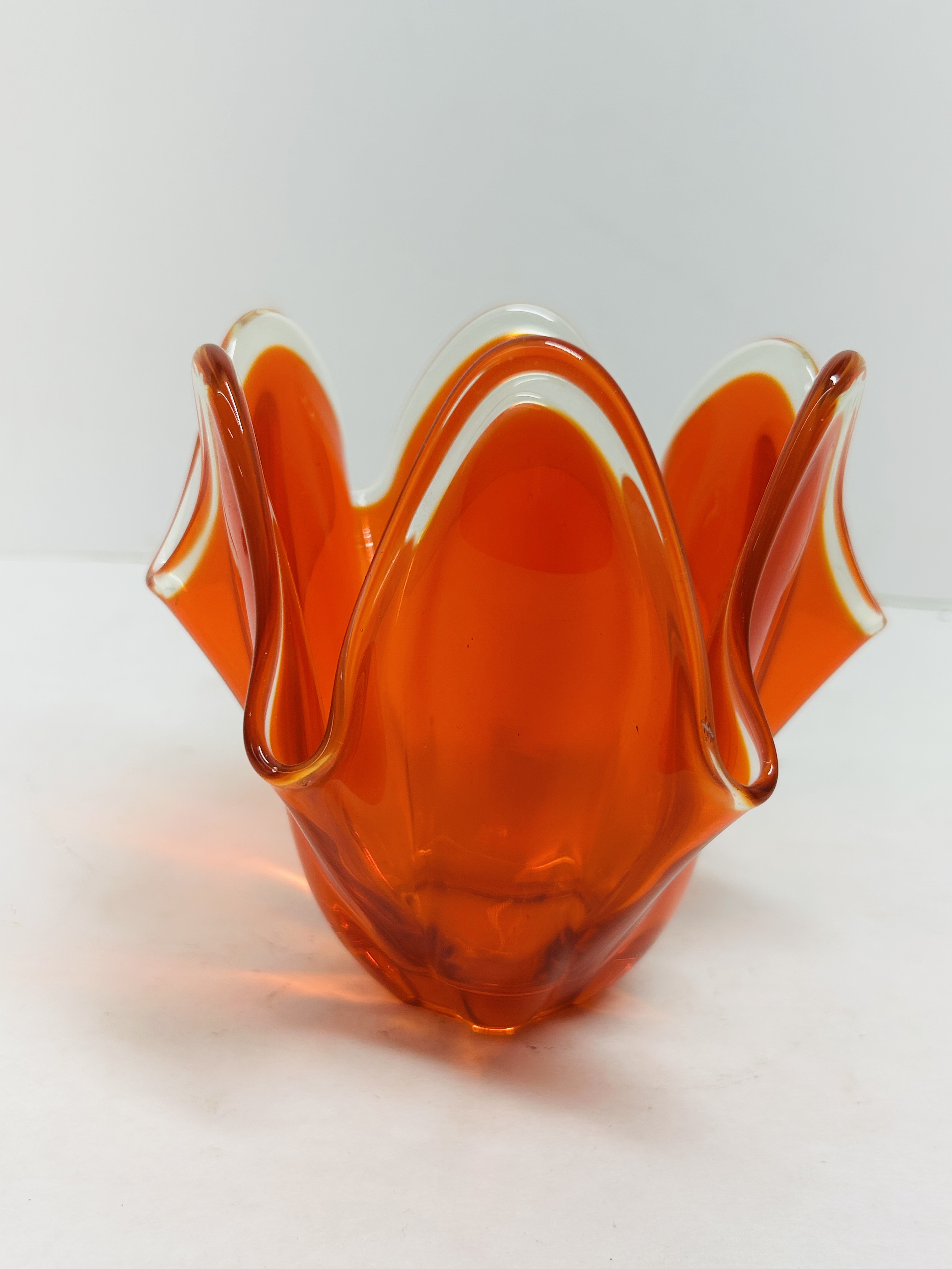 MID-CENTURY PERSIMMON ART GLASS BOWL, CIRCA 1960