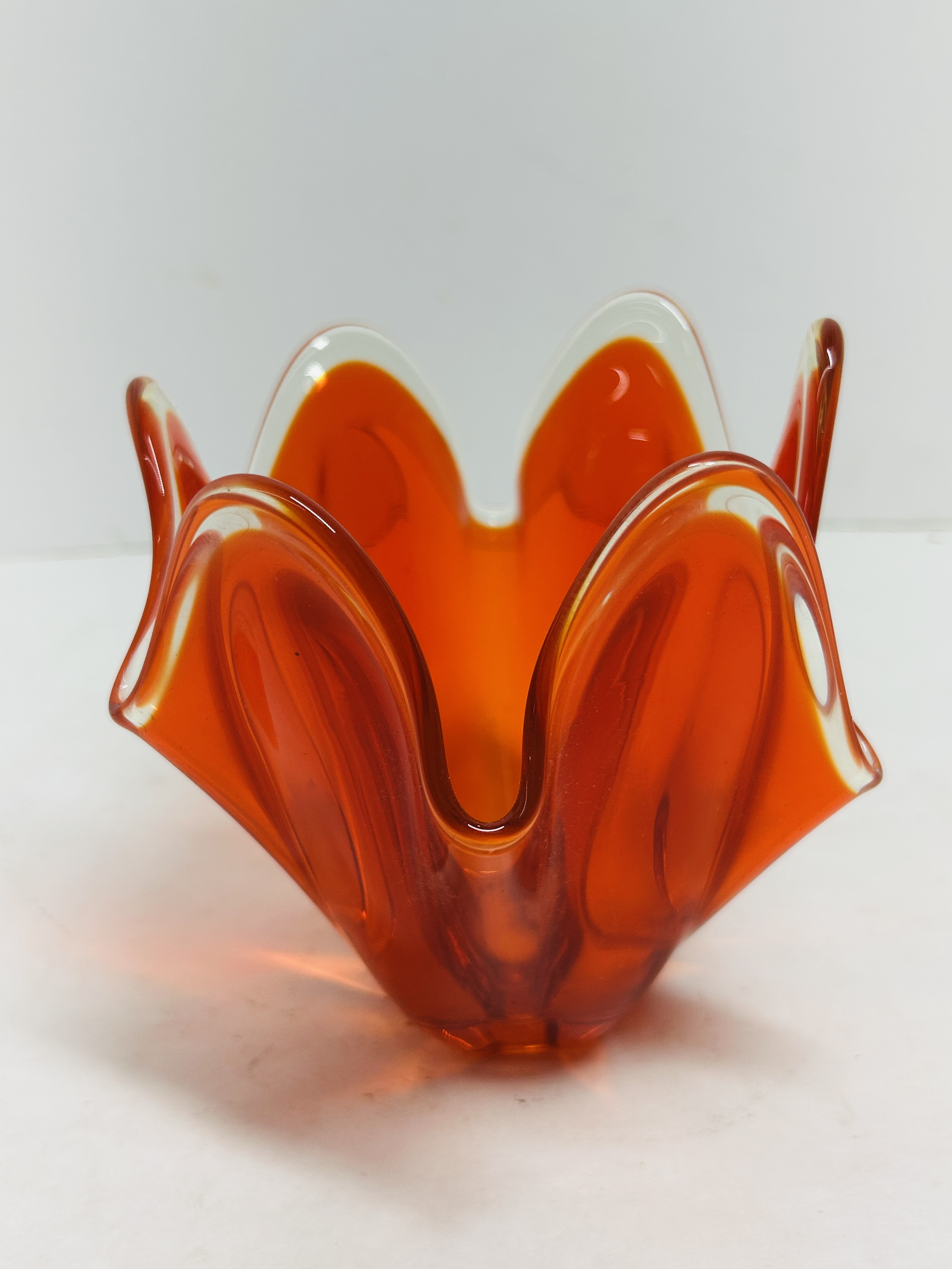 MID-CENTURY PERSIMMON ART GLASS BOWL, CIRCA 1960