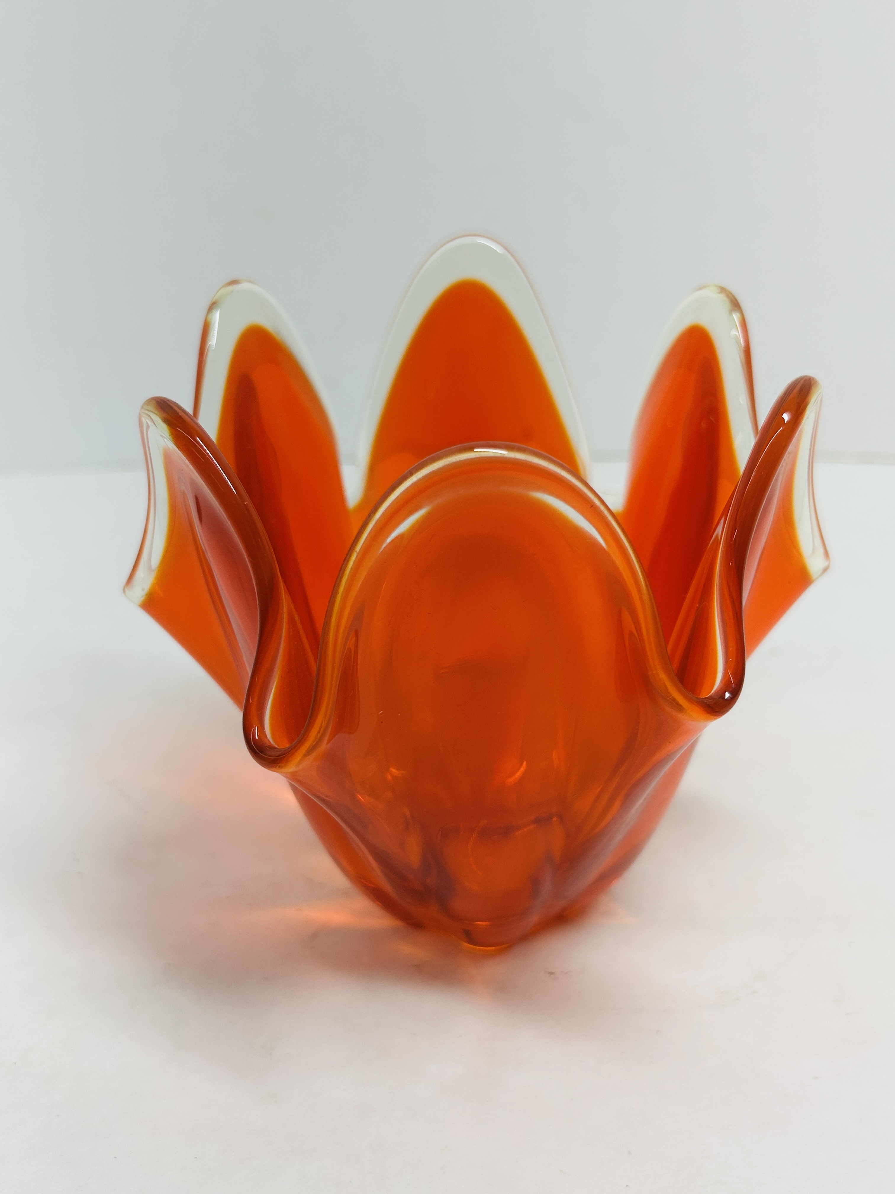 MID-CENTURY PERSIMMON ART GLASS BOWL, CIRCA 1960