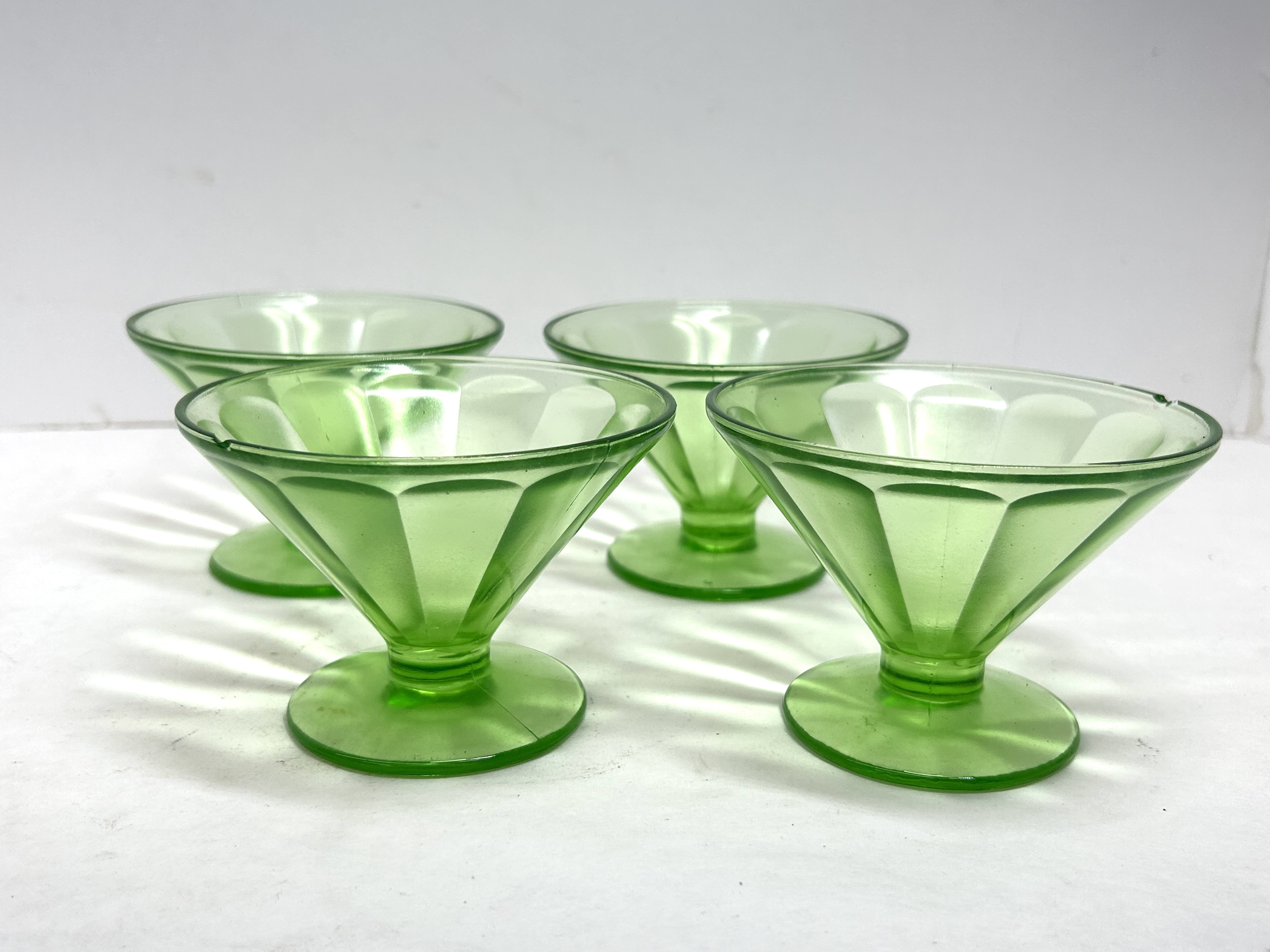 FEDERAL GLASS URANIUM SHERBETS, 1930S