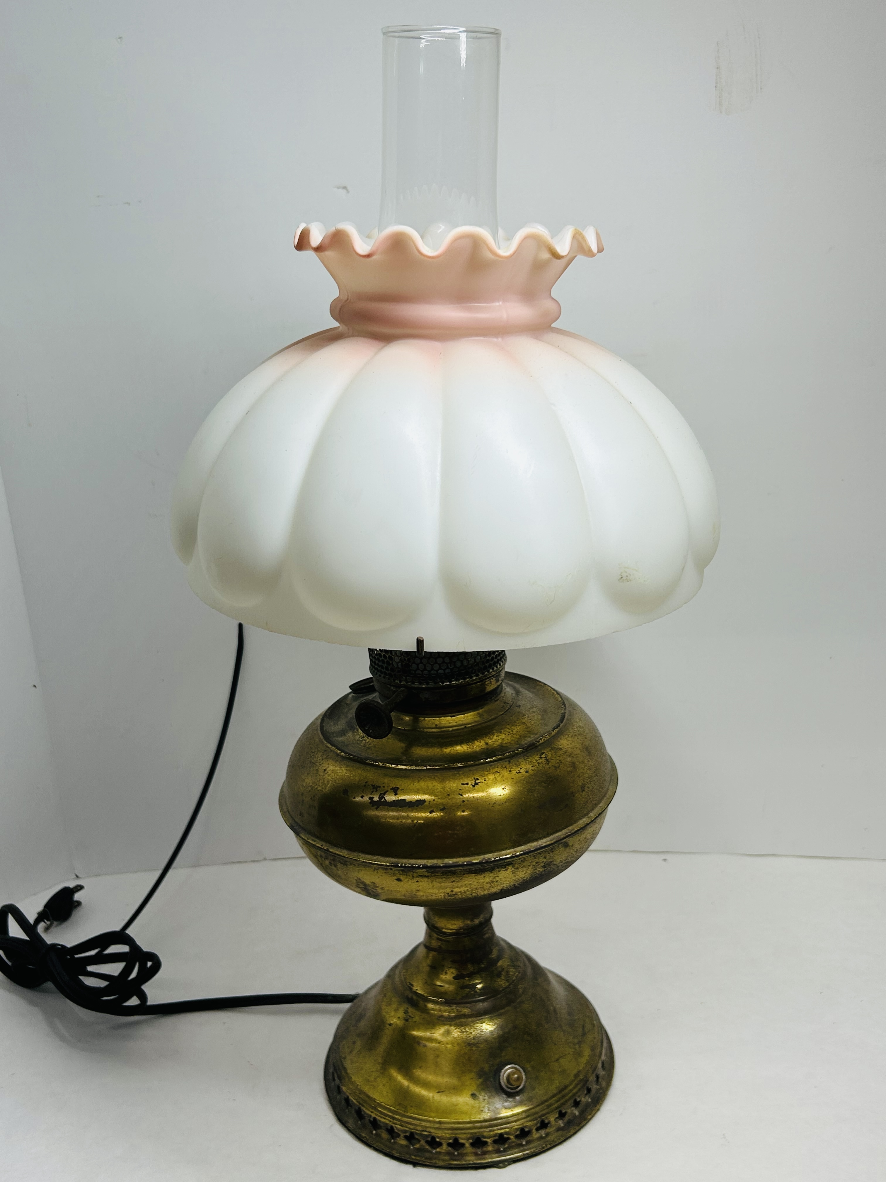 ELECTRIFIED OIL STYLE GLASS LAMP