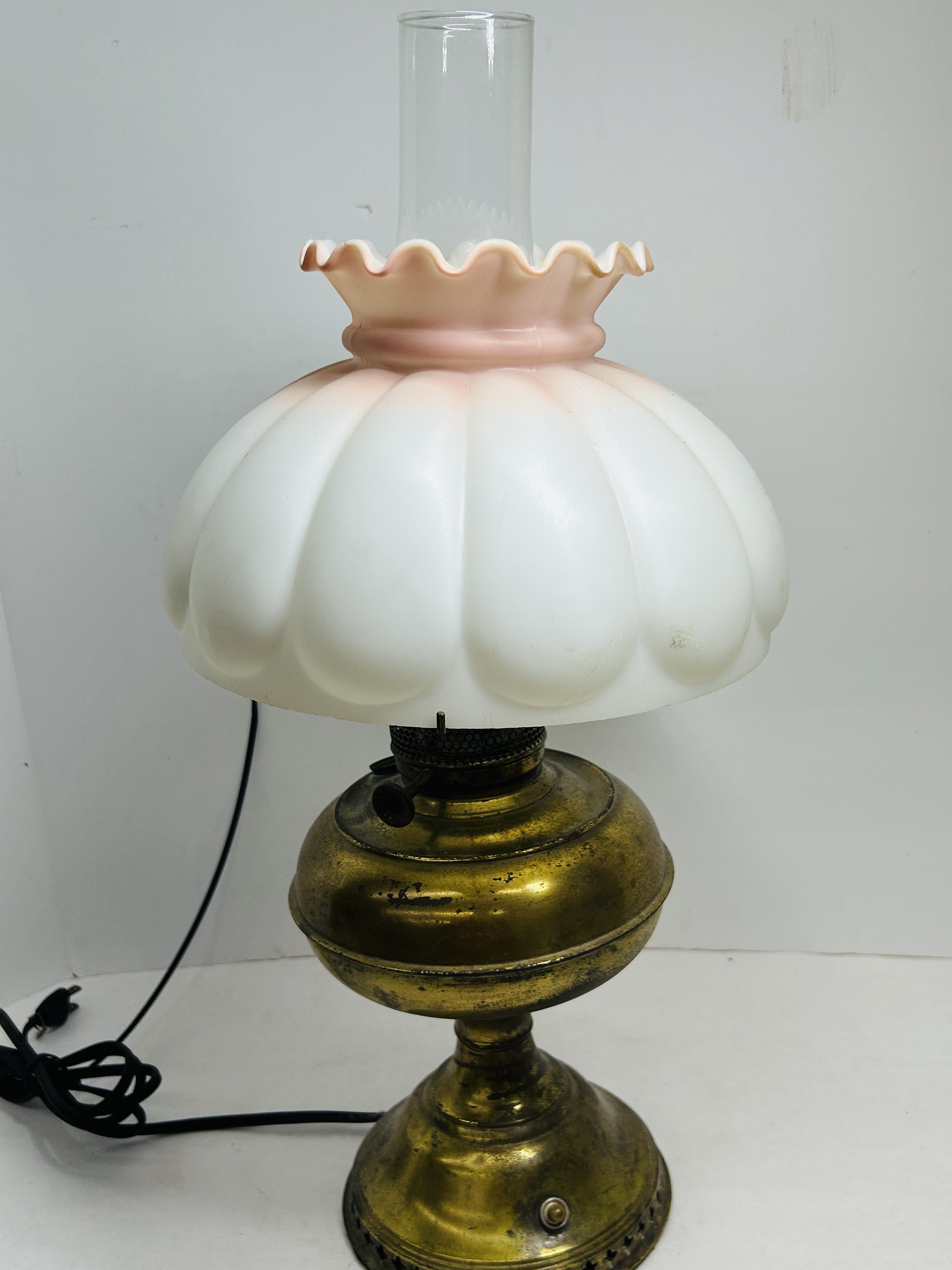 ELECTRIFIED OIL STYLE GLASS LAMP