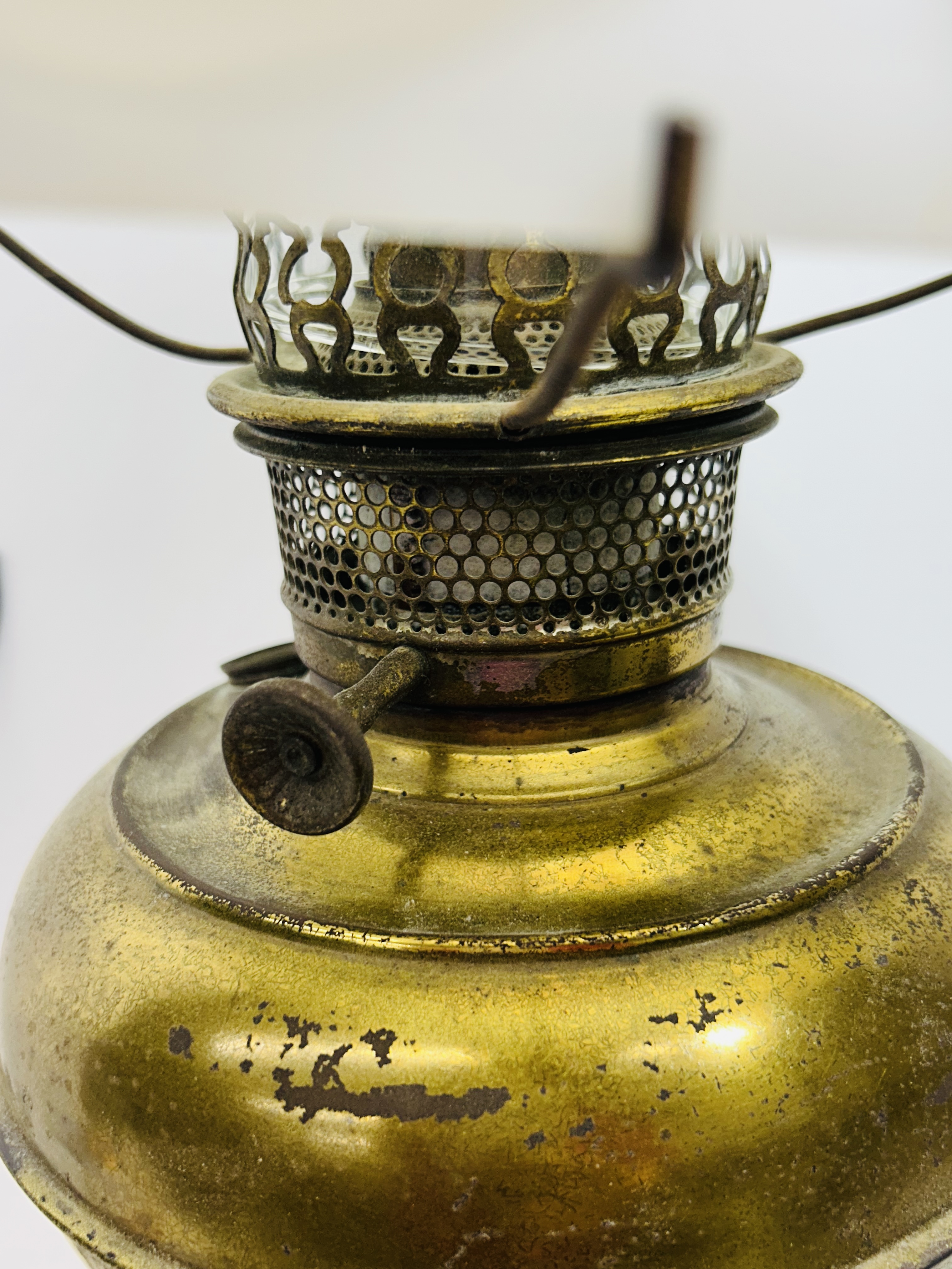 ELECTRIFIED OIL STYLE GLASS LAMP