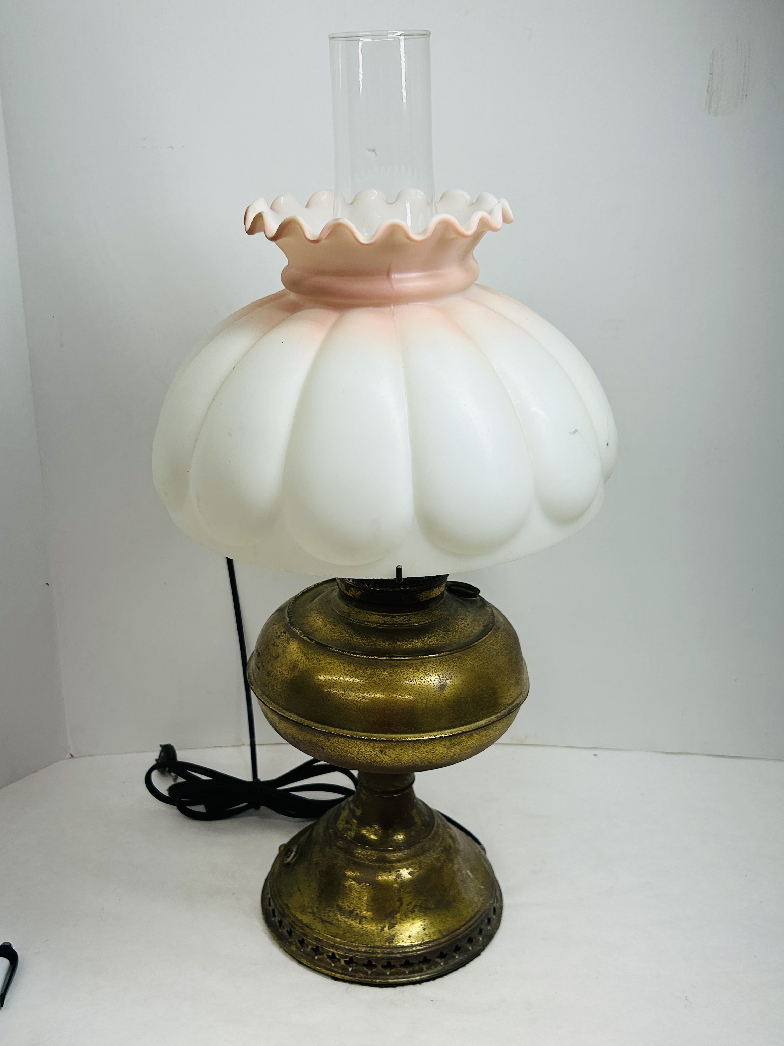 ELECTRIFIED OIL STYLE GLASS LAMP