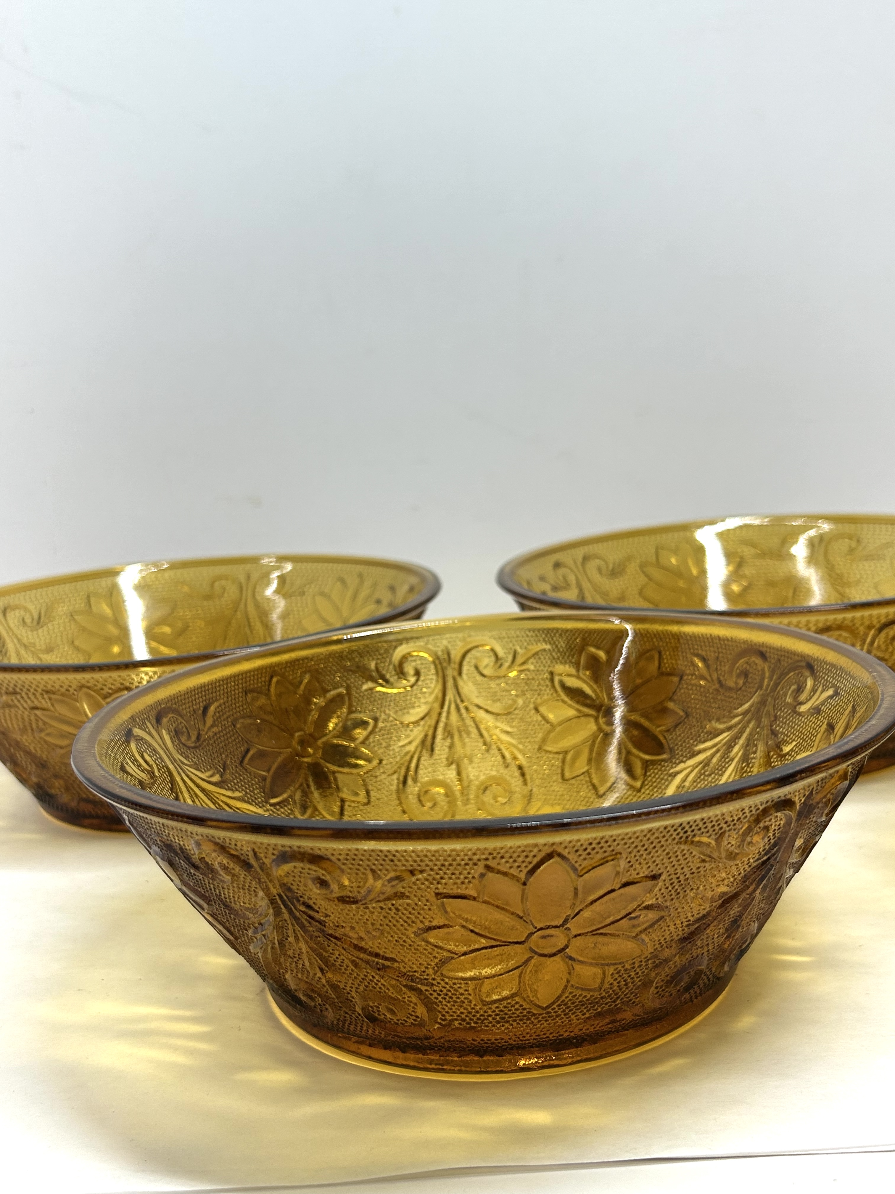 INDIANA GLASS AMBER SANDWICH BOWLS, CIRCA 1970S