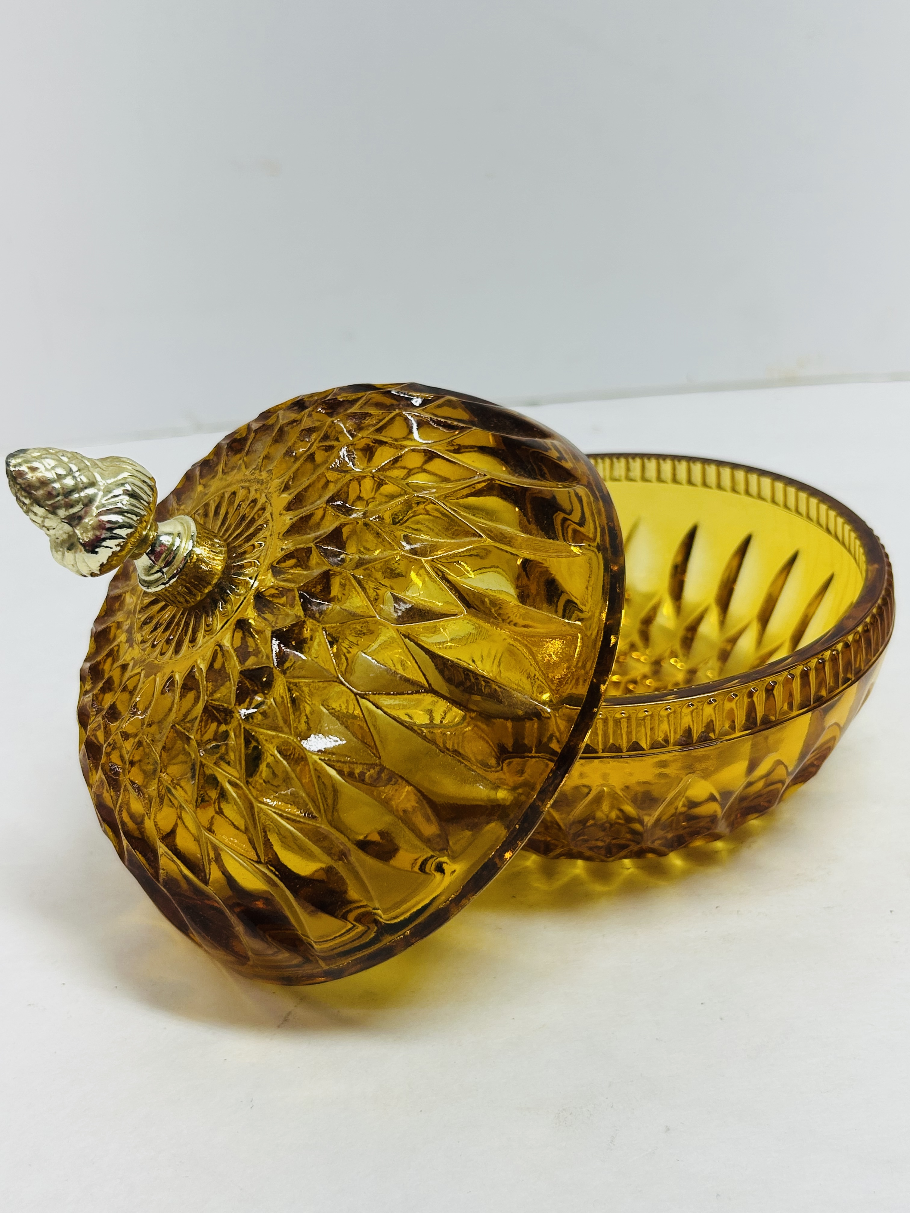 INDIANA GLASS STYLE AMBER BOWL, 1960S