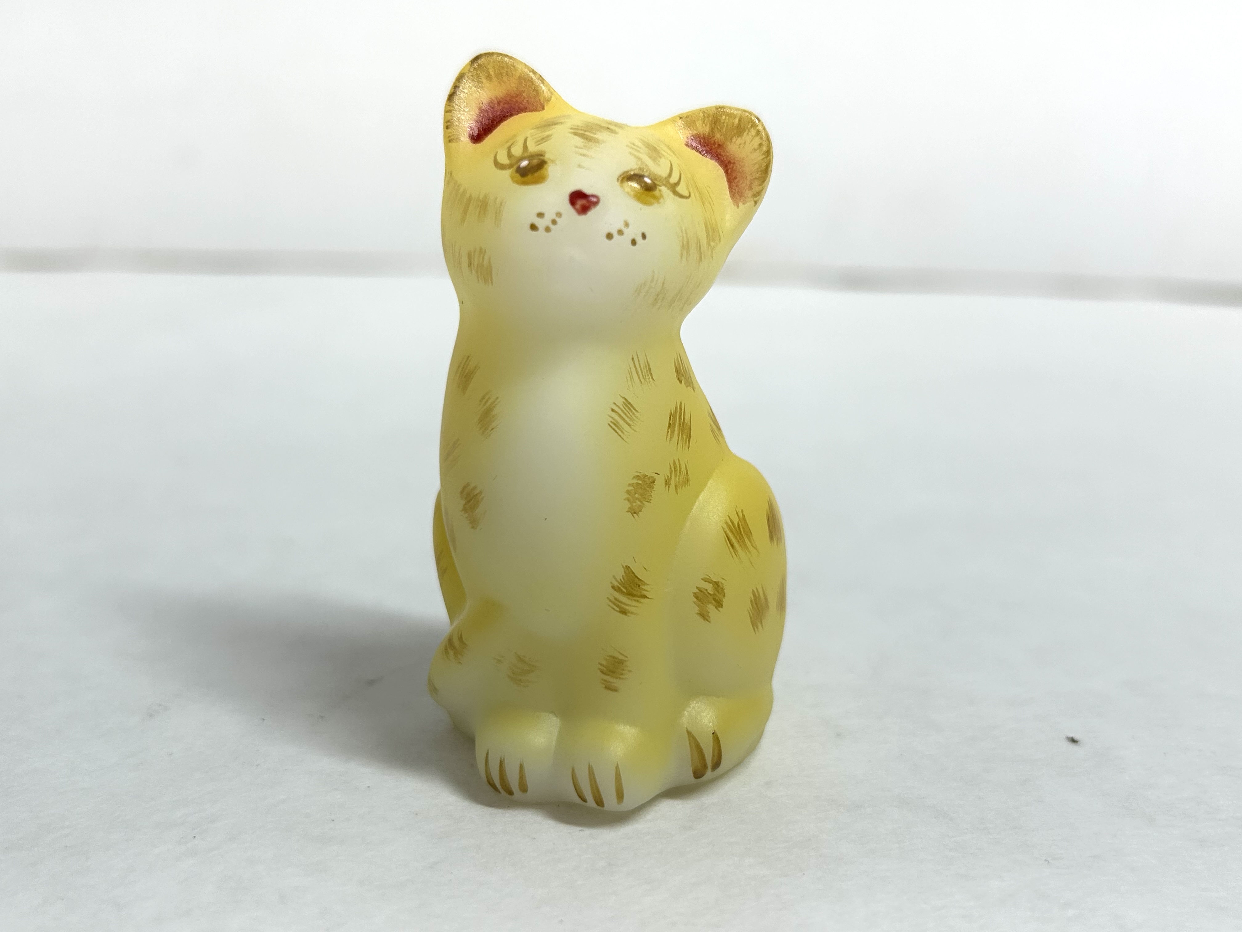 FENTON CUSTARD SATIN CAT FIGURINE