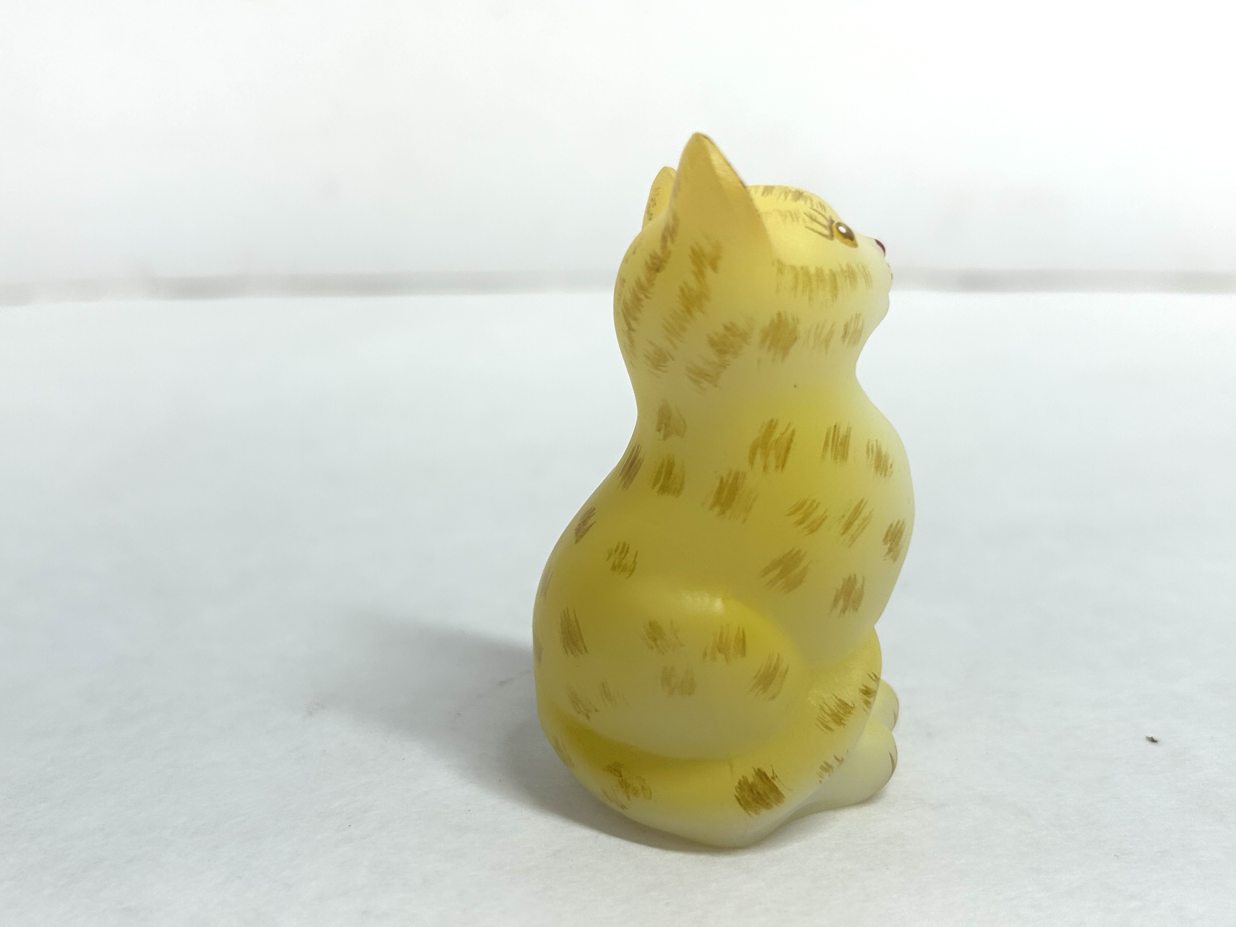 FENTON CUSTARD SATIN CAT FIGURINE