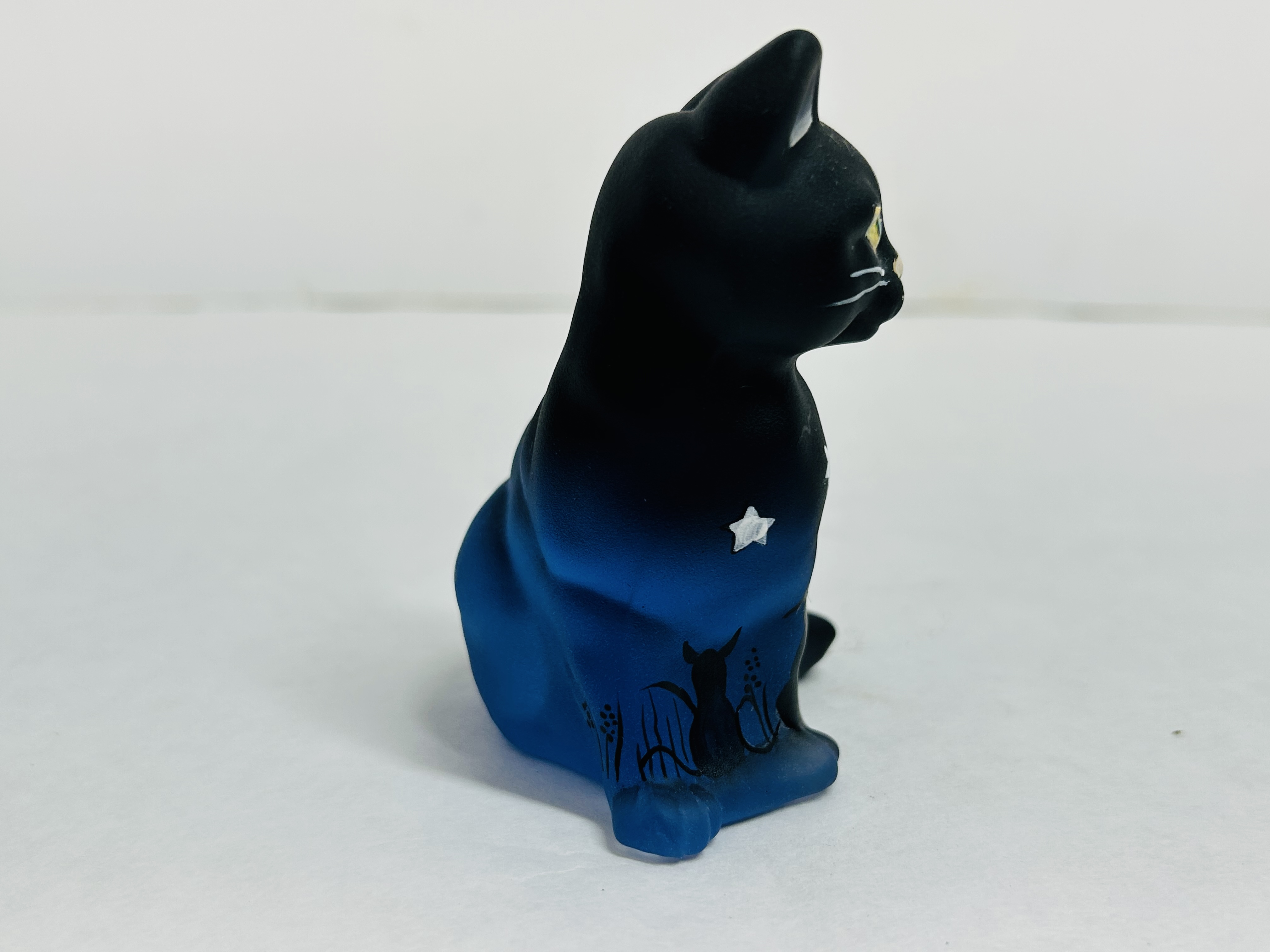 KIM BARLEY SEATED CAT GLASS, 2024