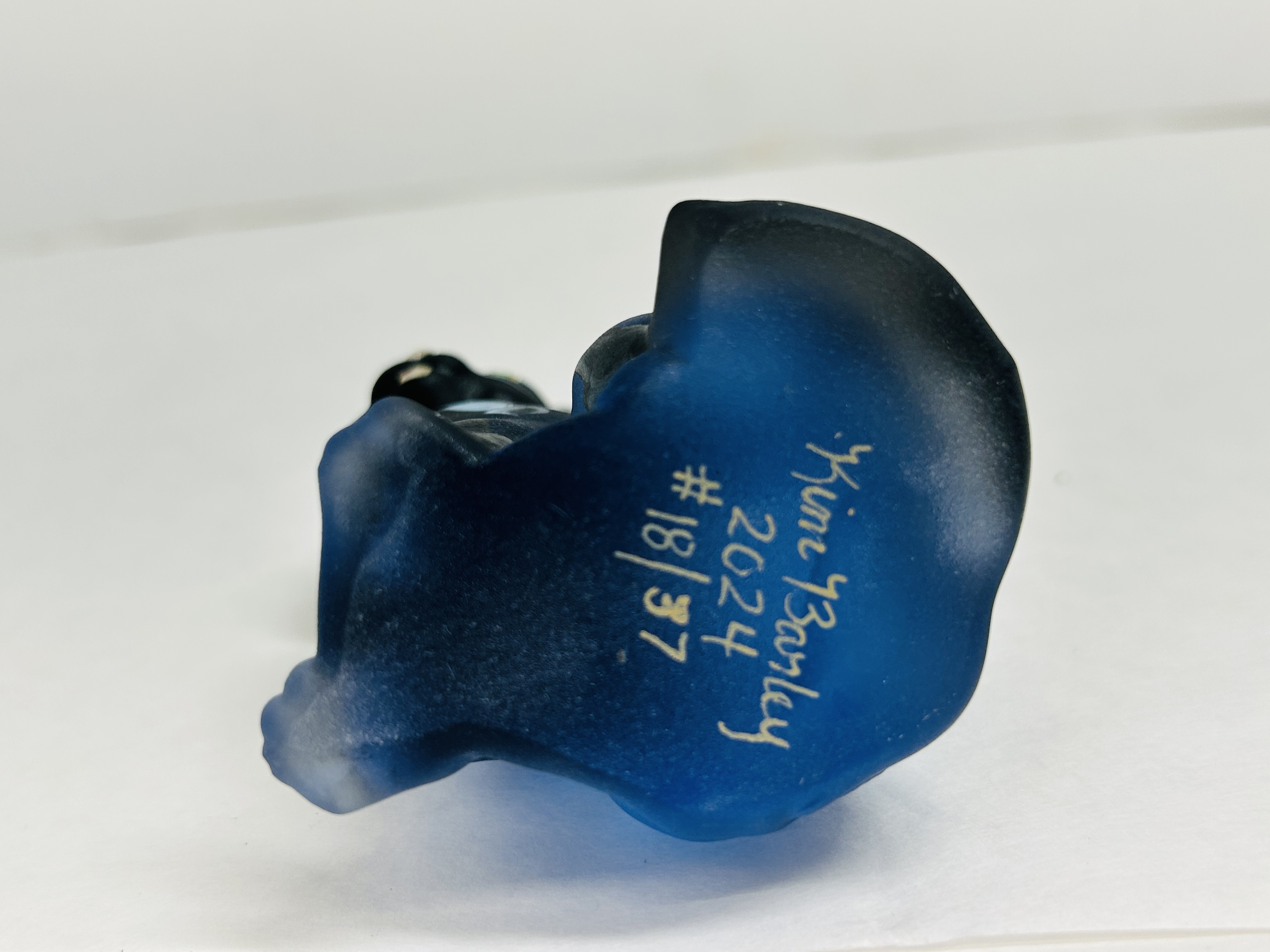 KIM BARLEY SEATED CAT GLASS, 2024