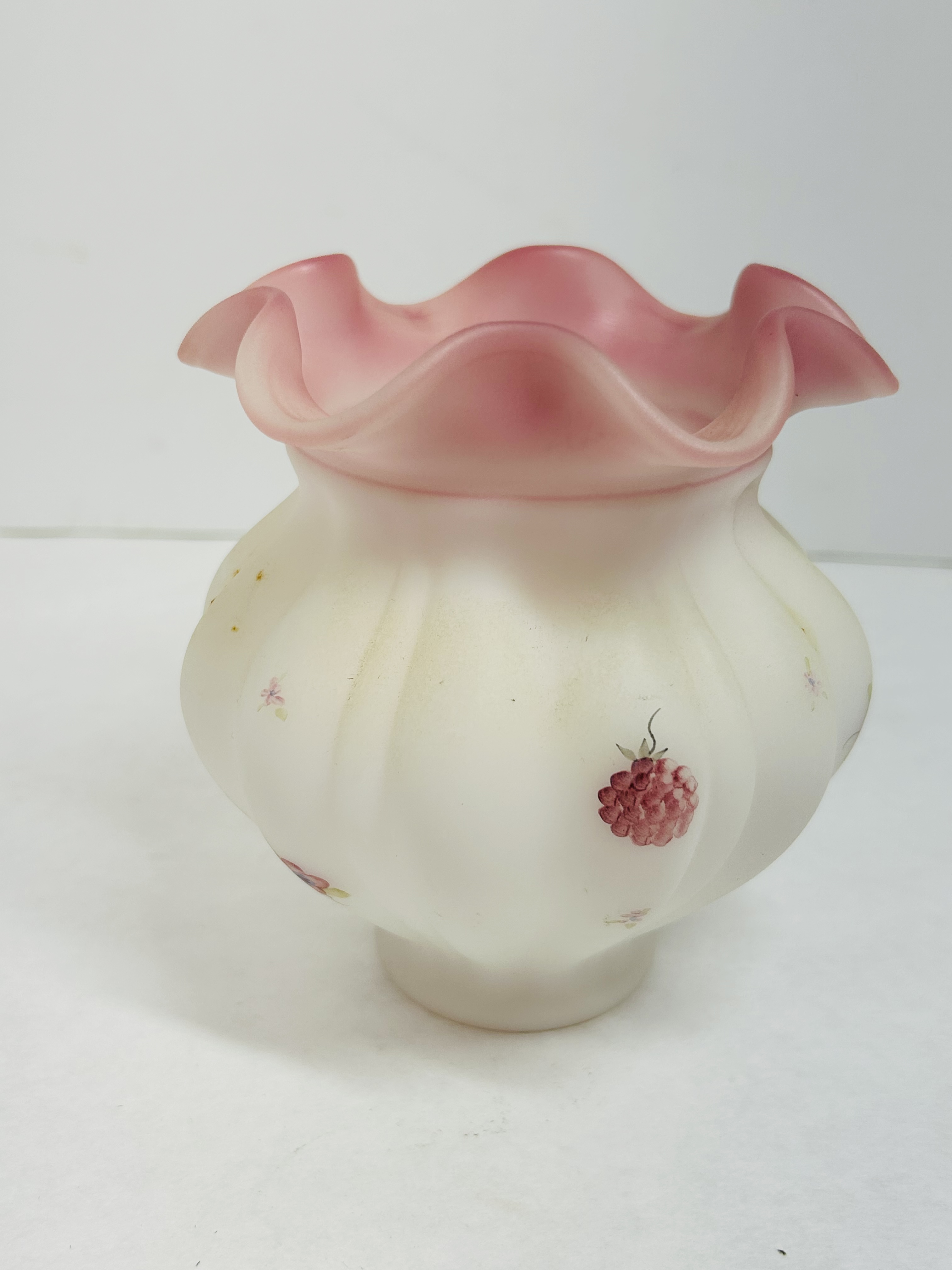 FENTON ROSALENE BERRIES BLOSSOMS VASE, 1980S