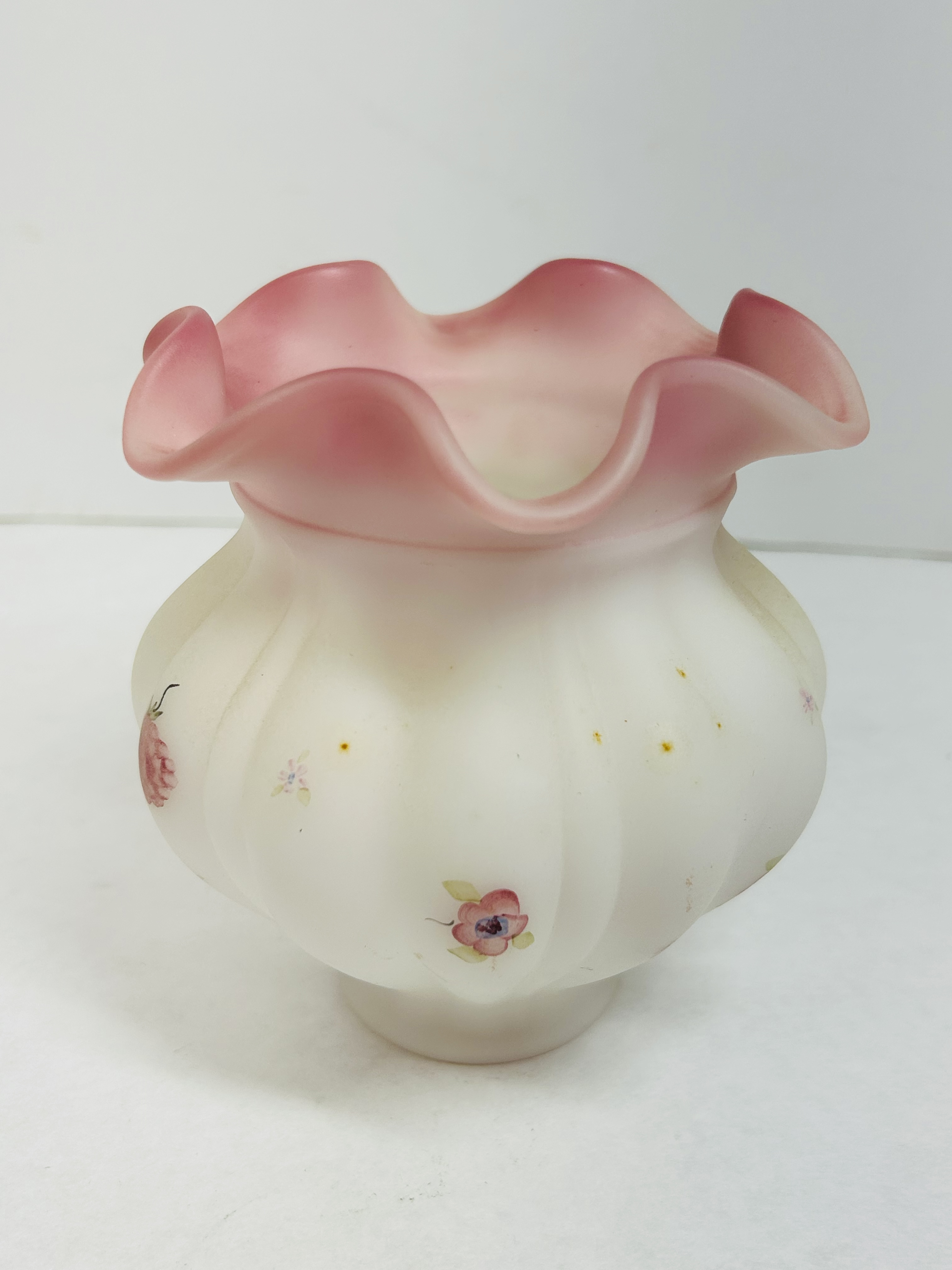 FENTON ROSALENE BERRIES BLOSSOMS VASE, 1980S