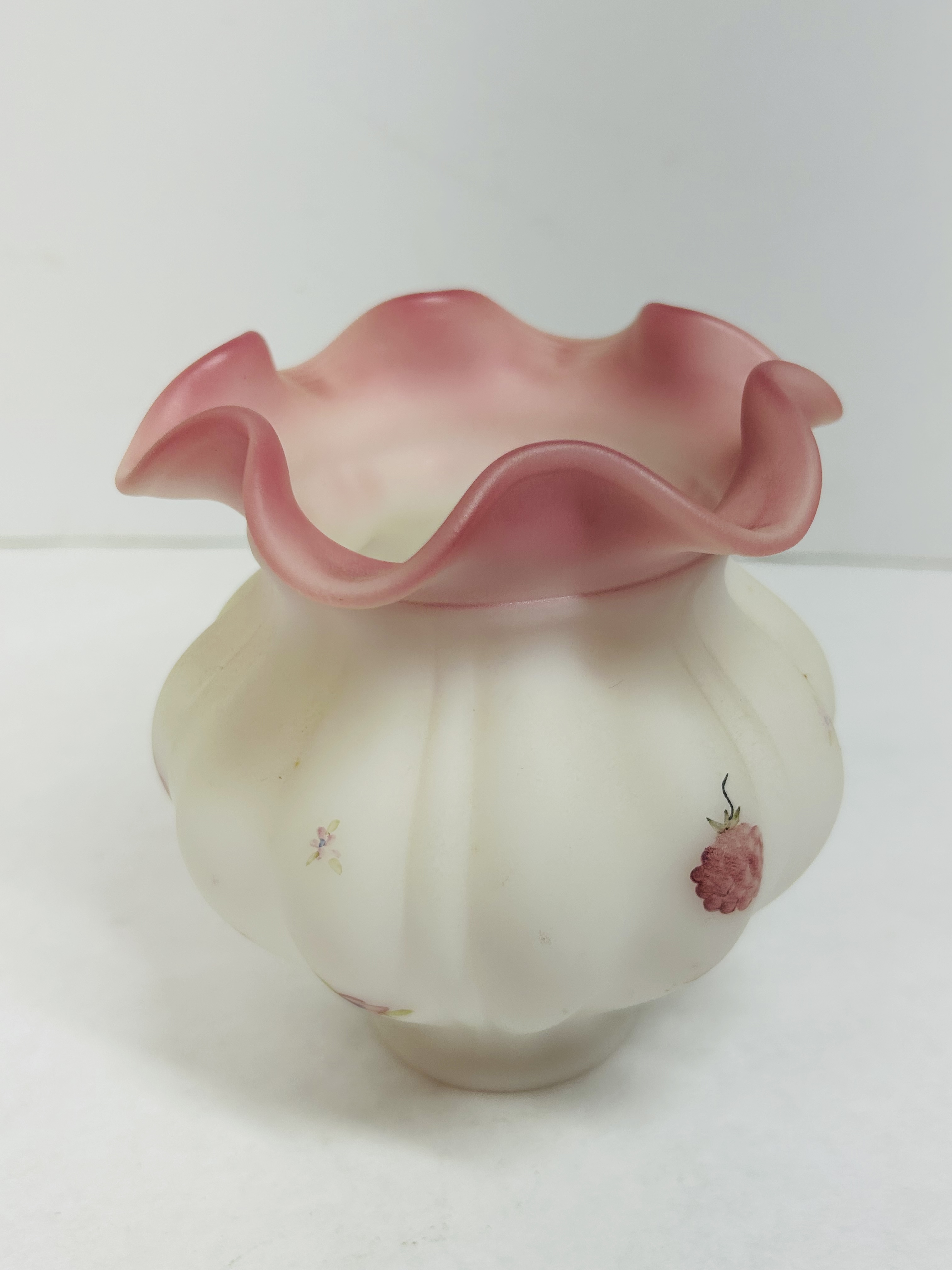 FENTON ROSALENE BERRIES BLOSSOMS VASE, 1980S