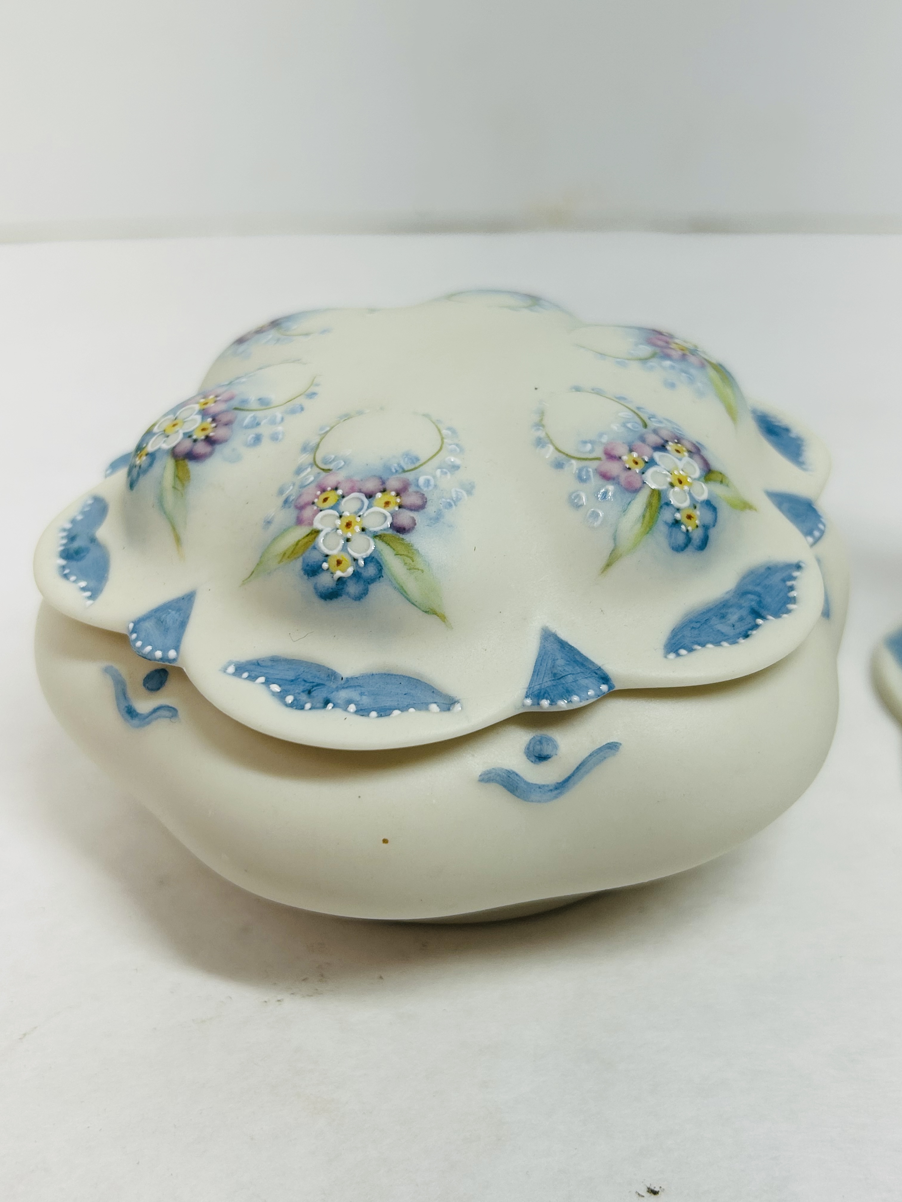 FENTON GLASS AND PORCELAIN TRIO, 1982