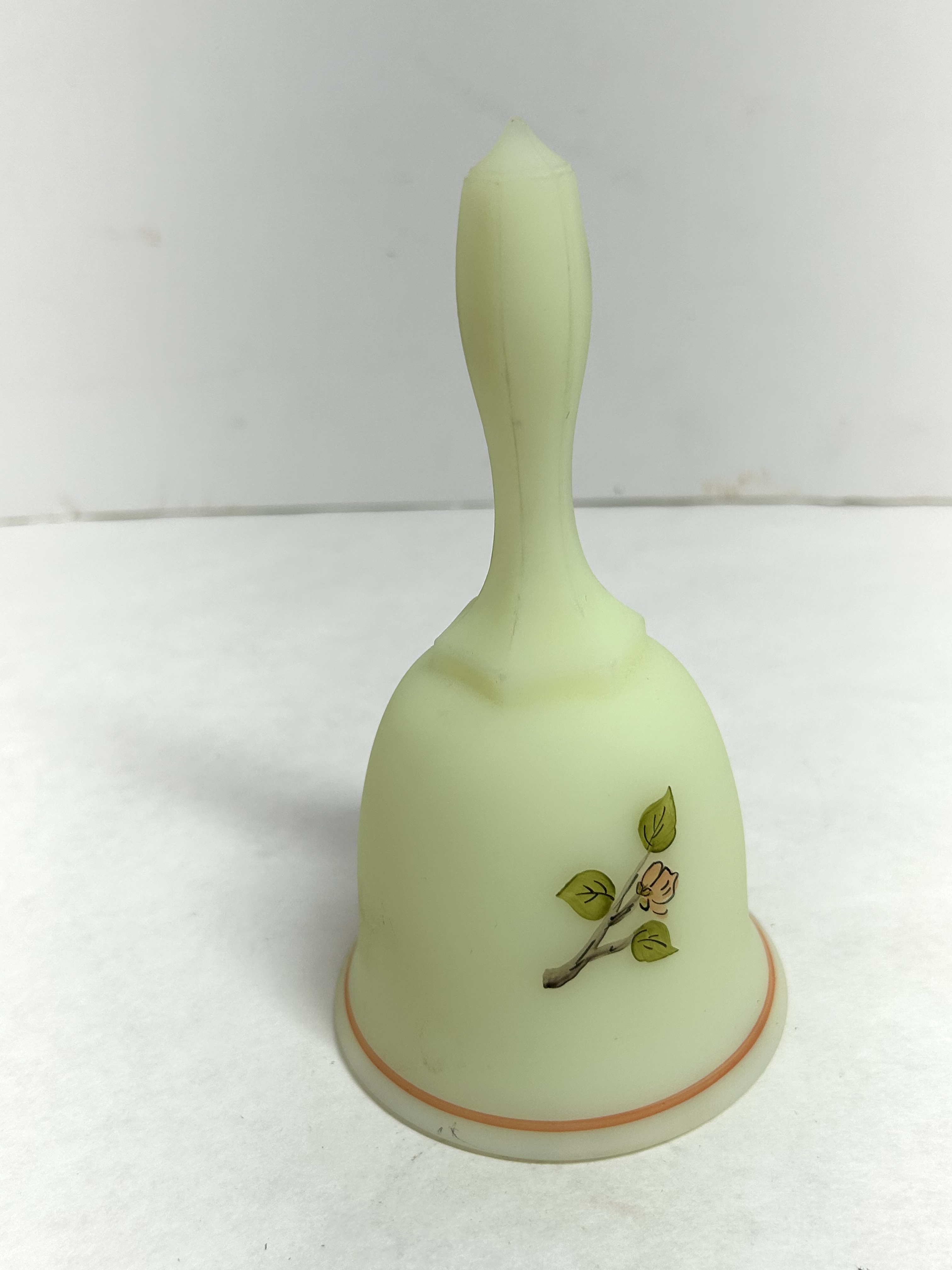 FENTON CUSTARD GLASS BELL 1980