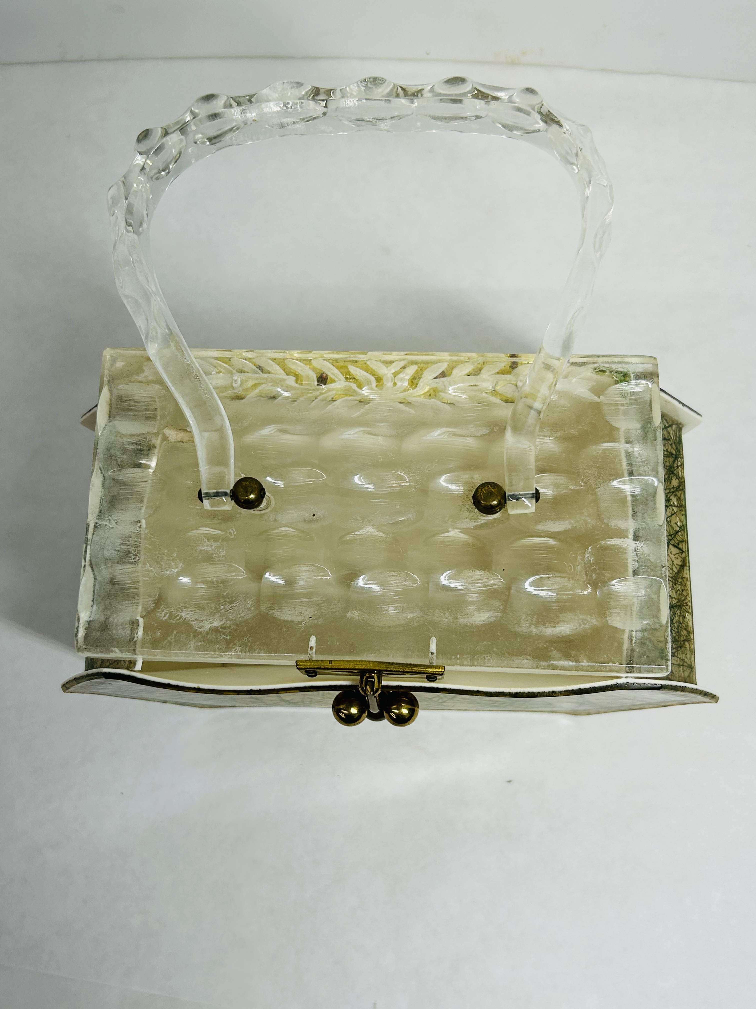 MID-CENTURY GREEN FIBER LUCITE PURSE, 1950S