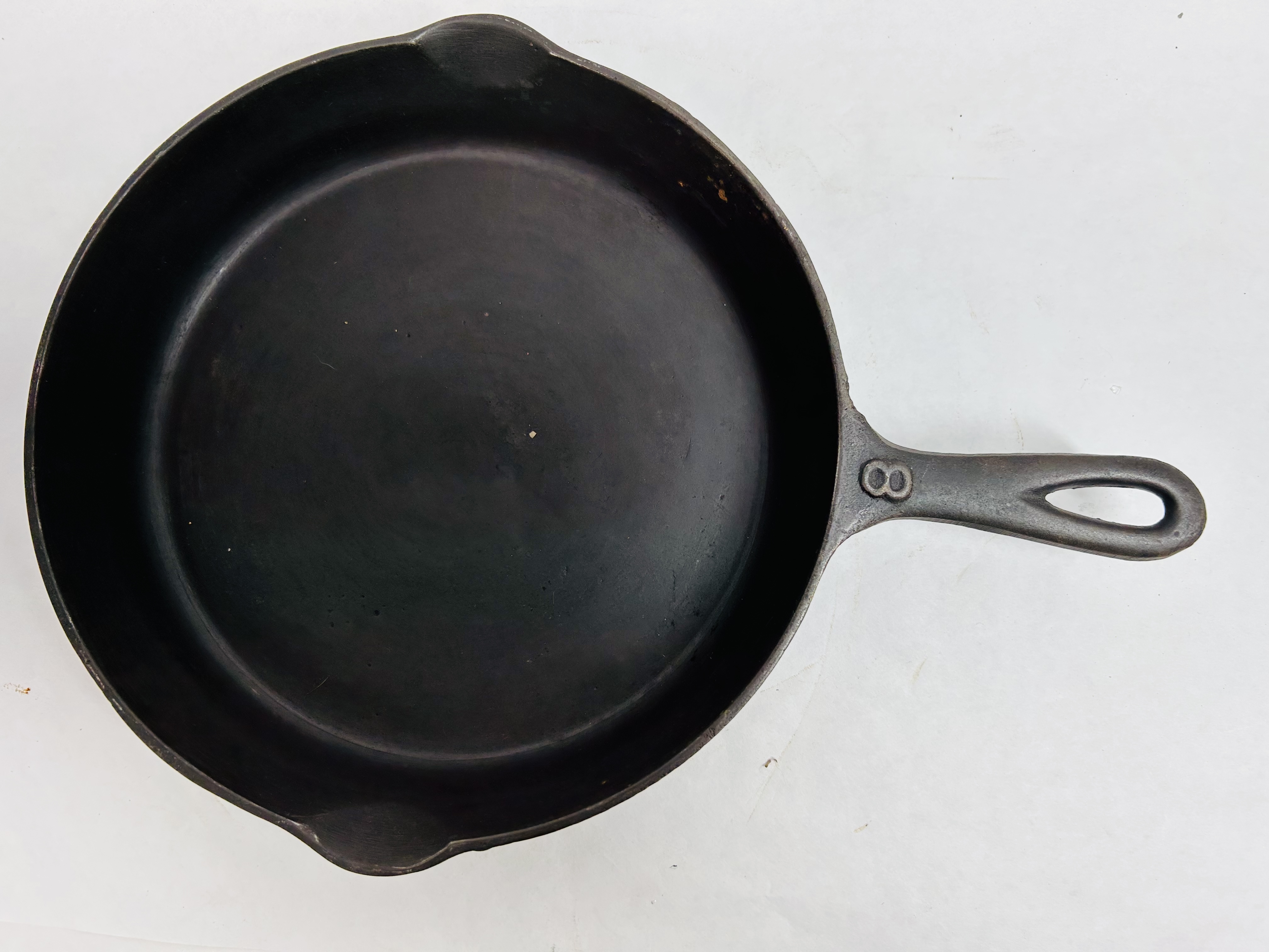 ATTRIBUTED TO VOLLRATH IRON SKILLET, 1950