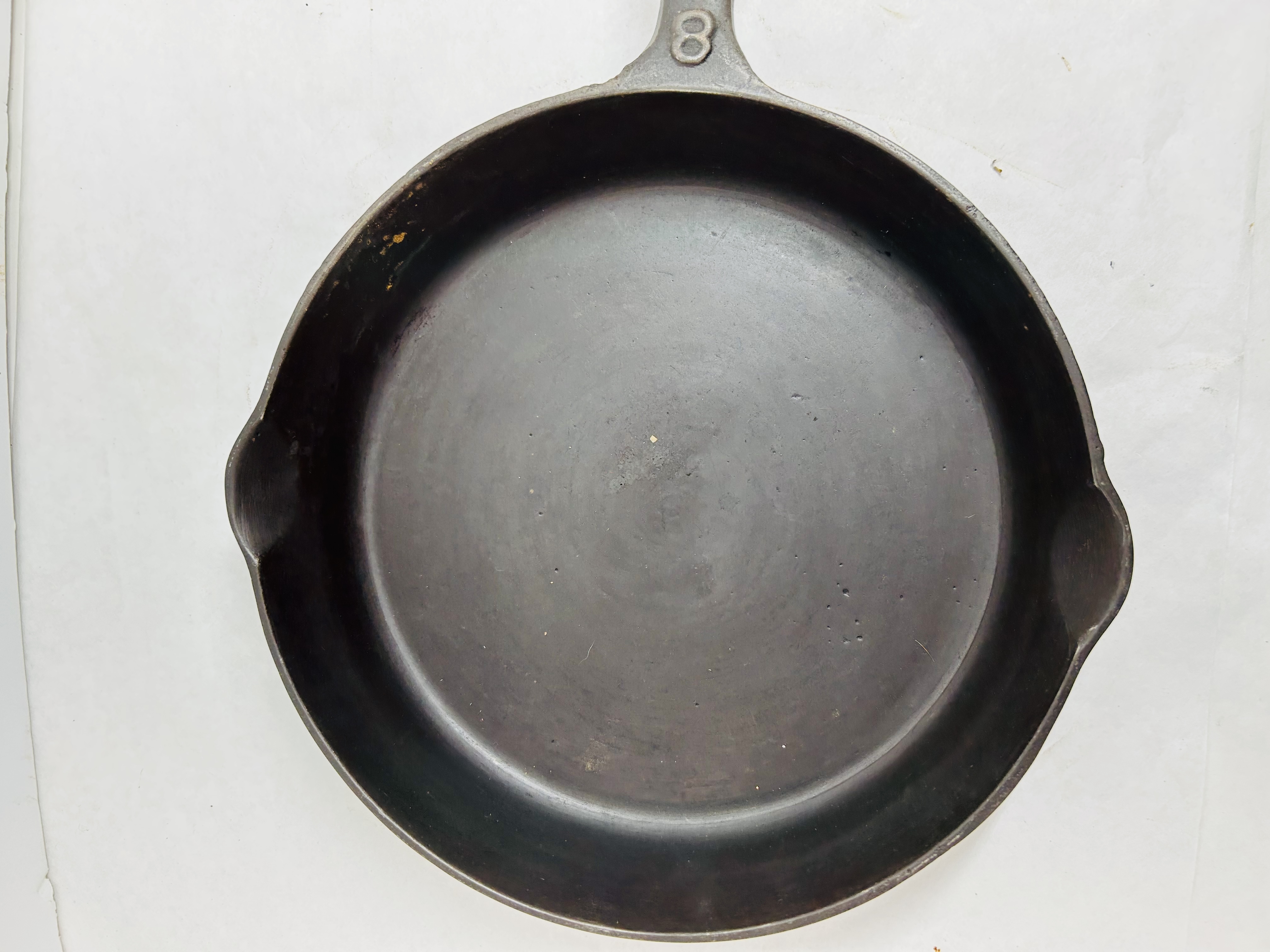 ATTRIBUTED TO VOLLRATH IRON SKILLET, 1950