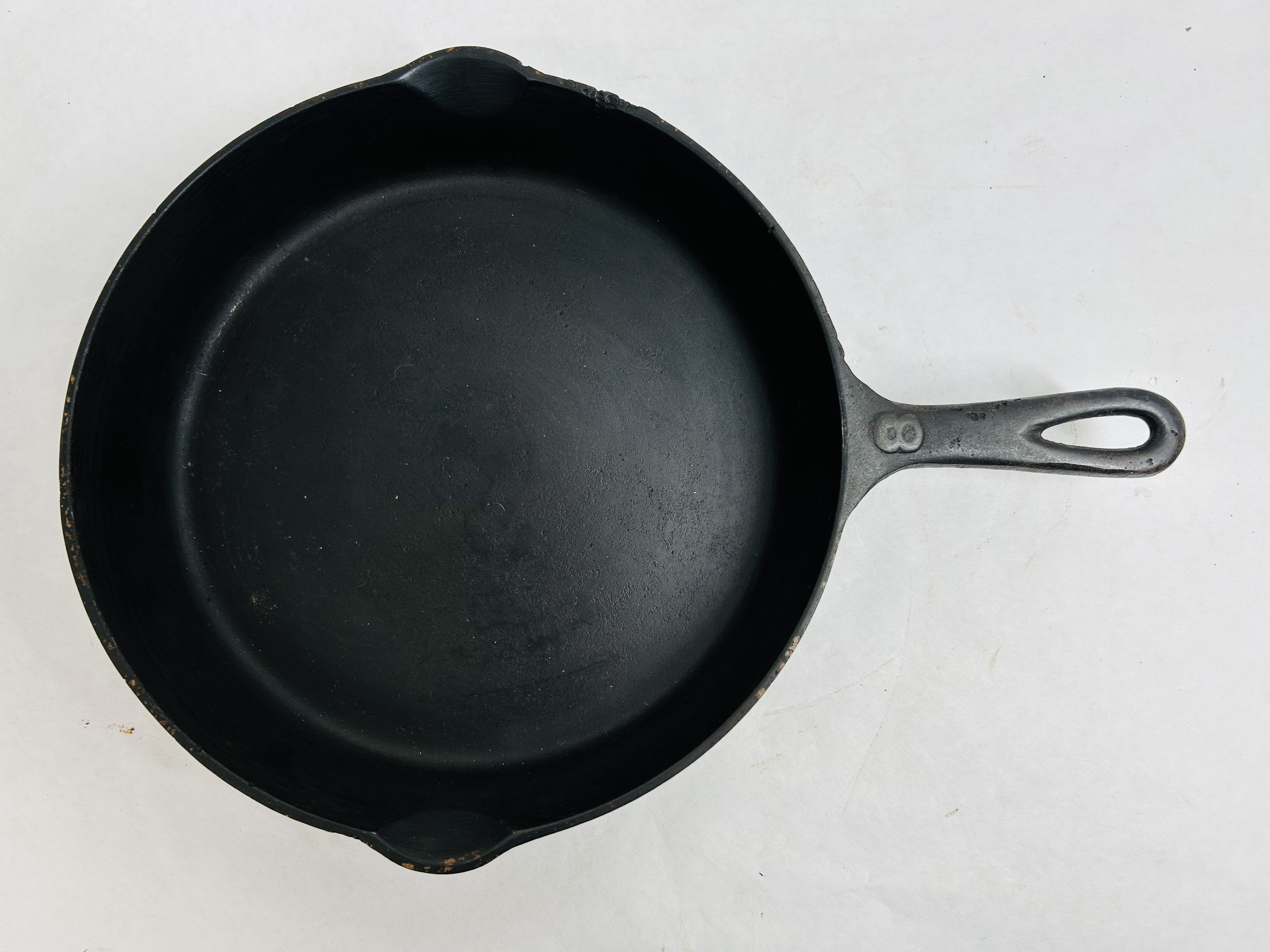 NO. 8 CAST IRON SKILLET