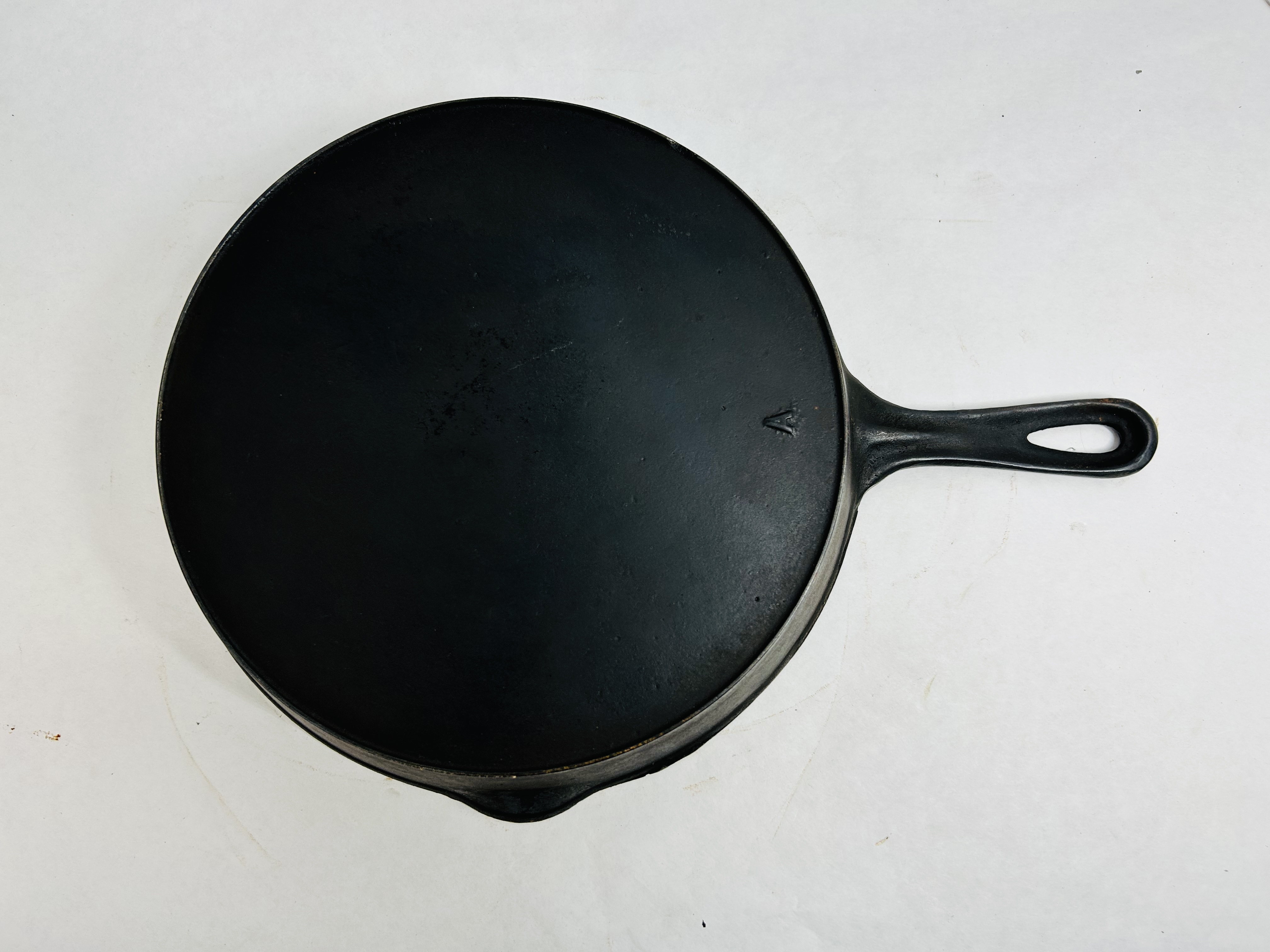 NO. 8 CAST IRON SKILLET