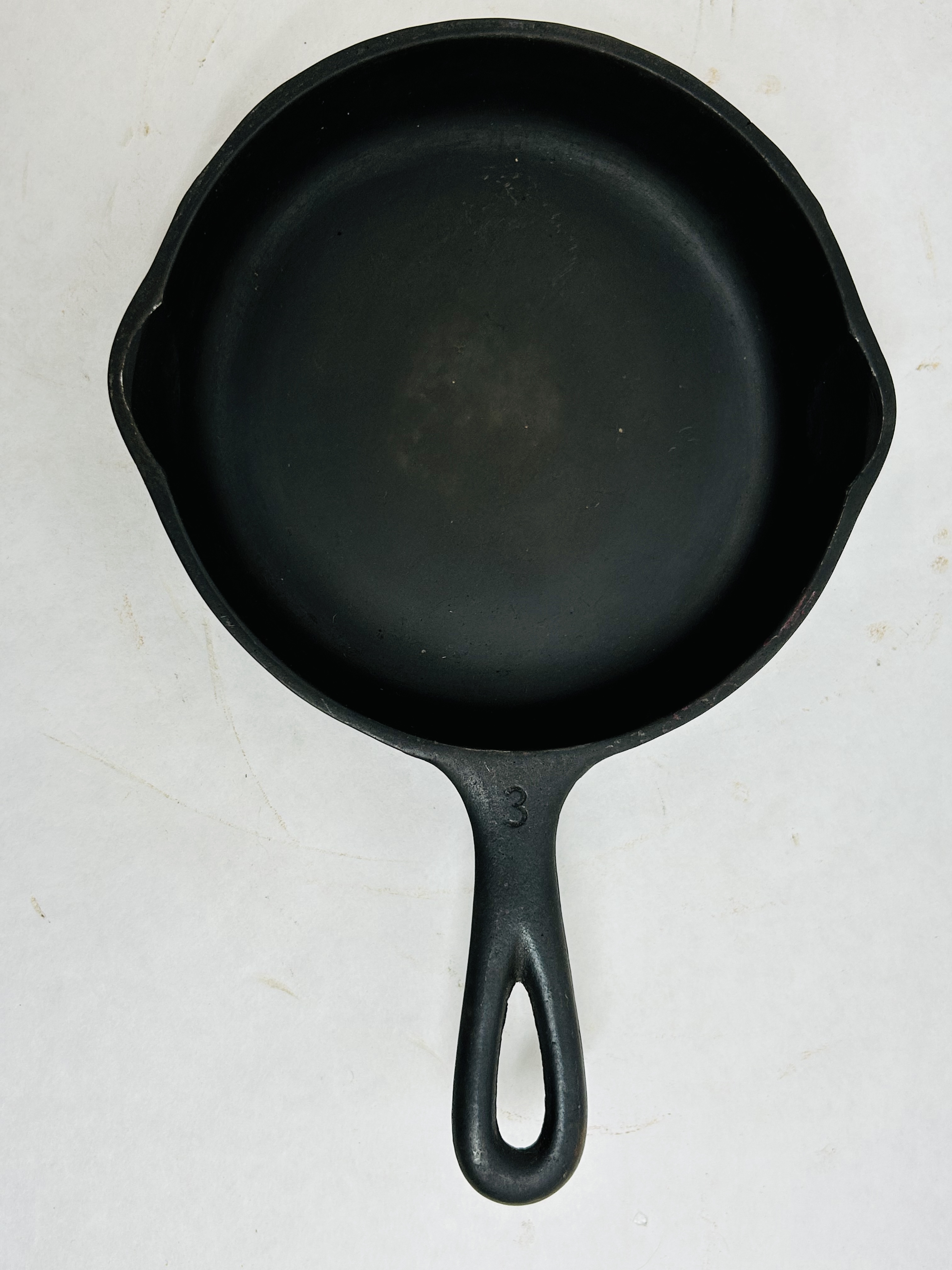 WAGNER WARE #3 CAST IRON SKILLET, 1940S