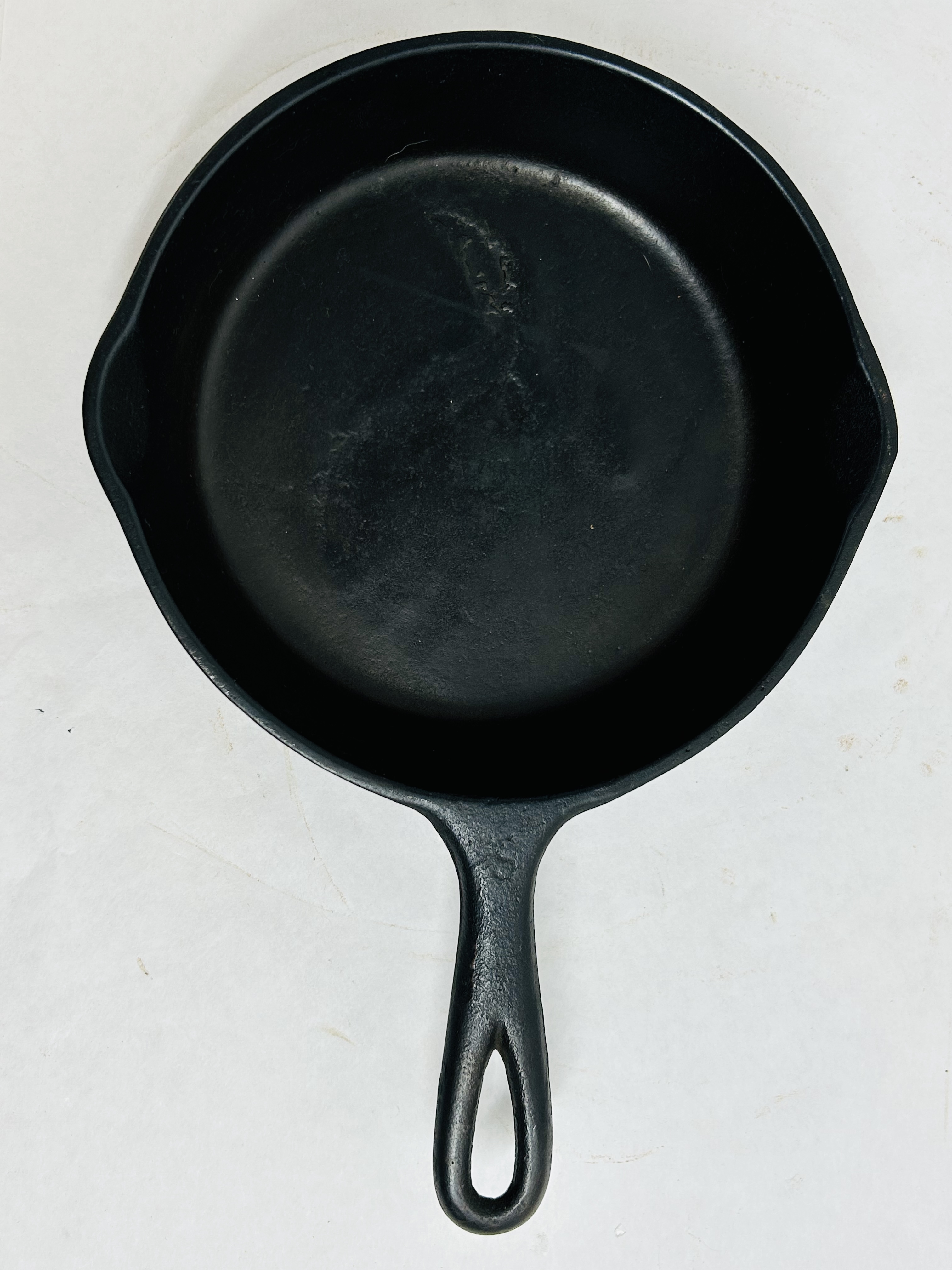 CAST IRON SKILLET MARKED M, MID-20TH CENTURY