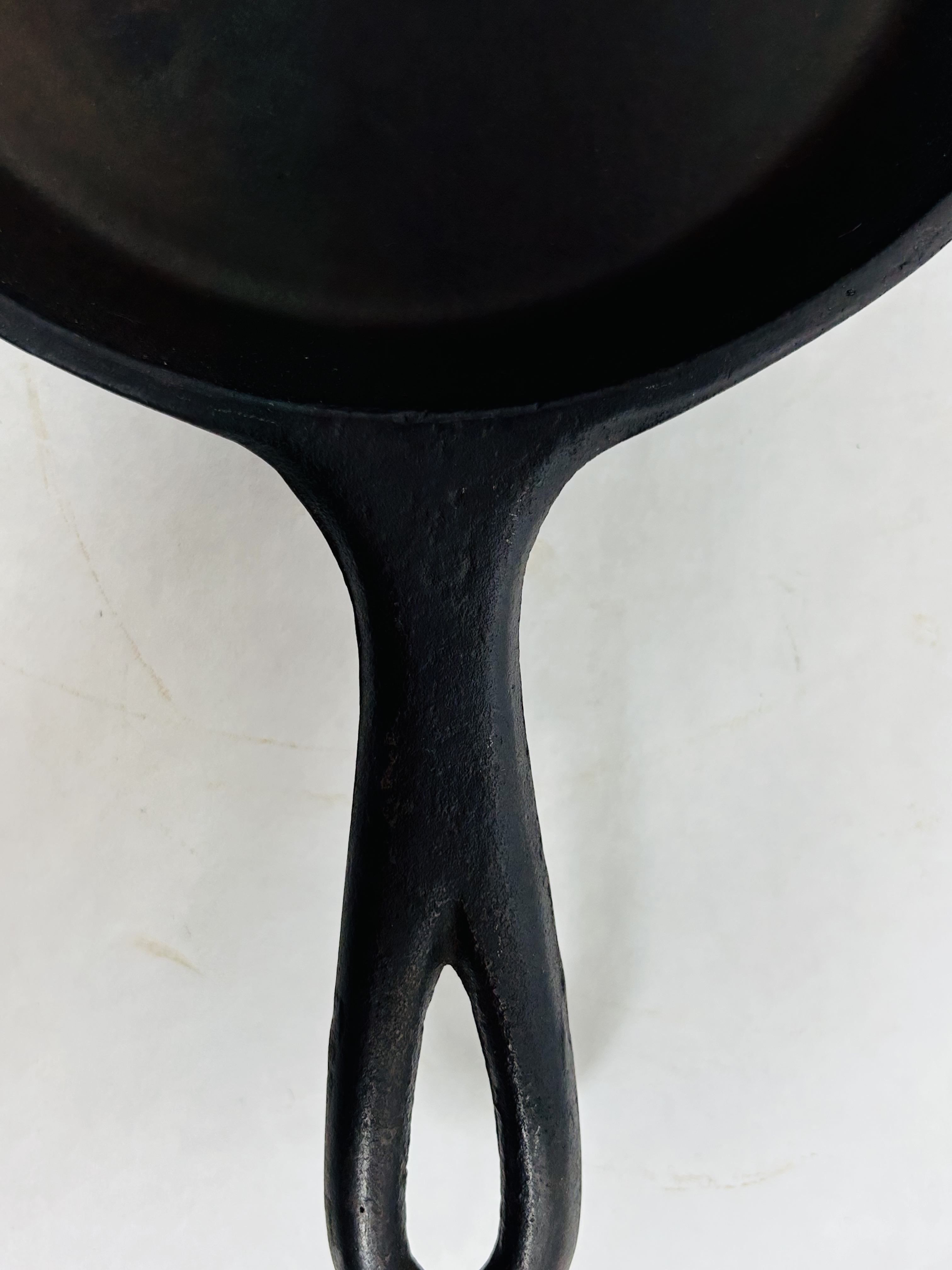 CAST IRON SKILLET MARKED M, MID-20TH CENTURY