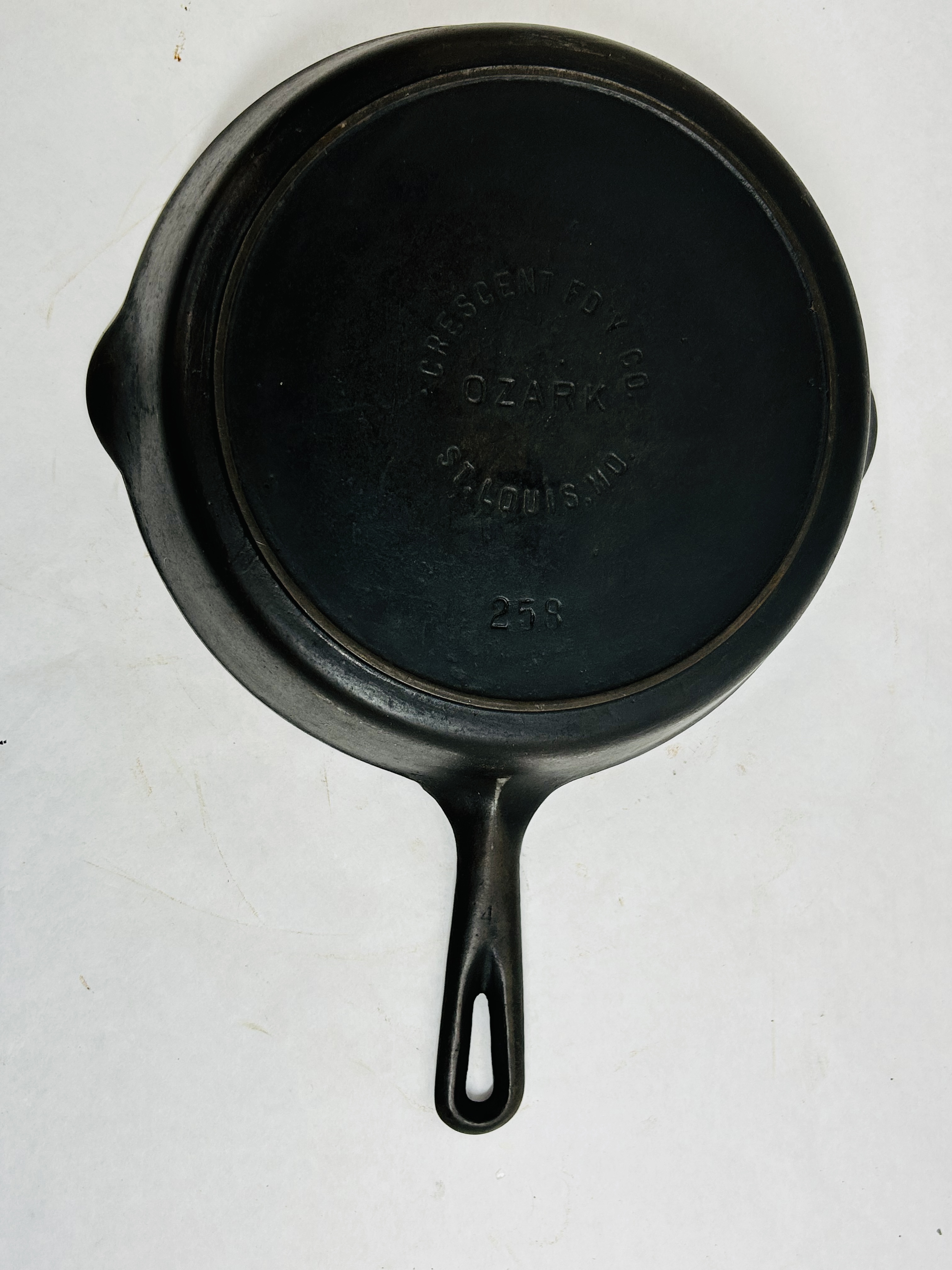 CRESCENT OZARK CAST IRON SKILLET