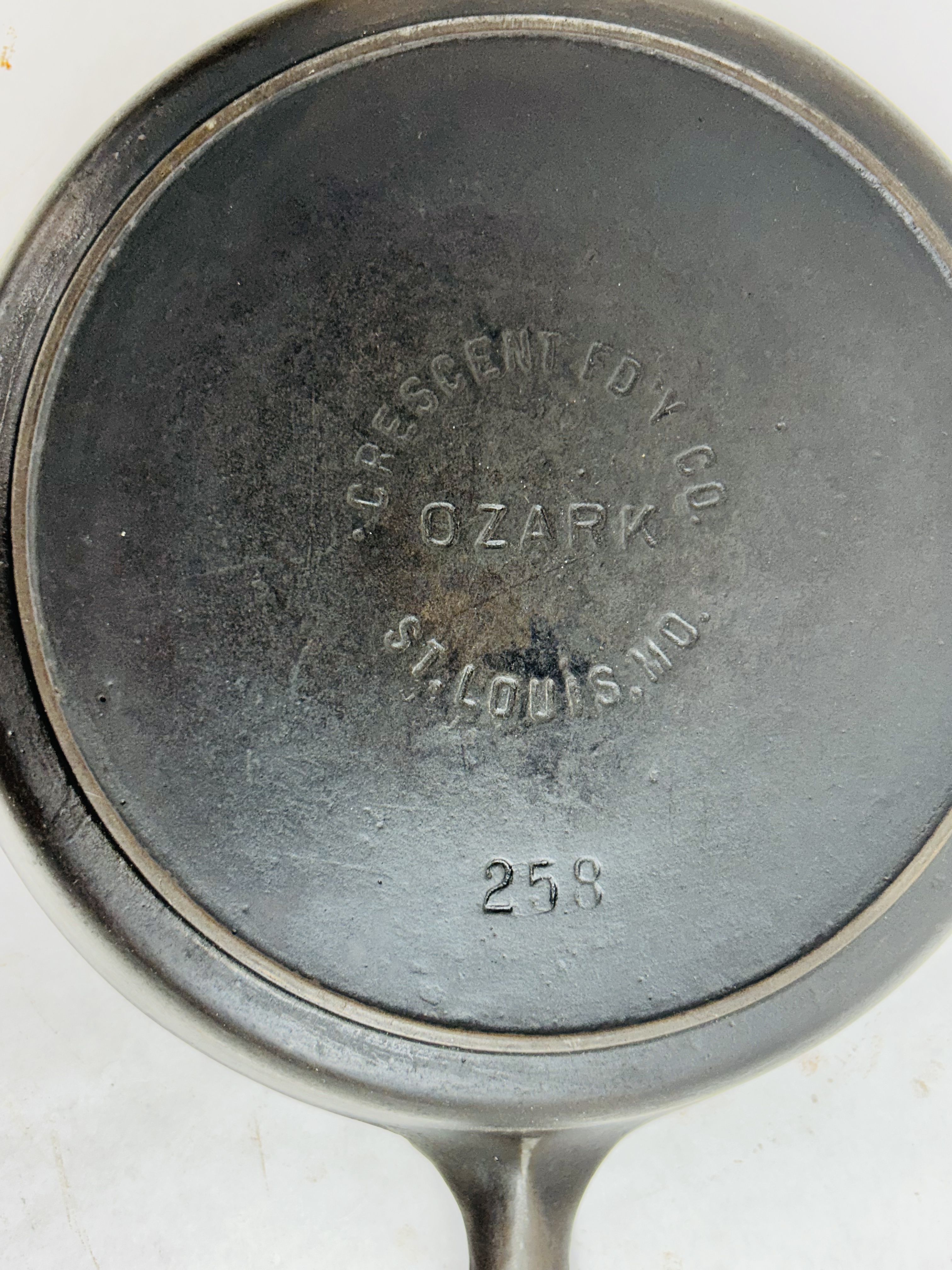 CRESCENT OZARK CAST IRON SKILLET