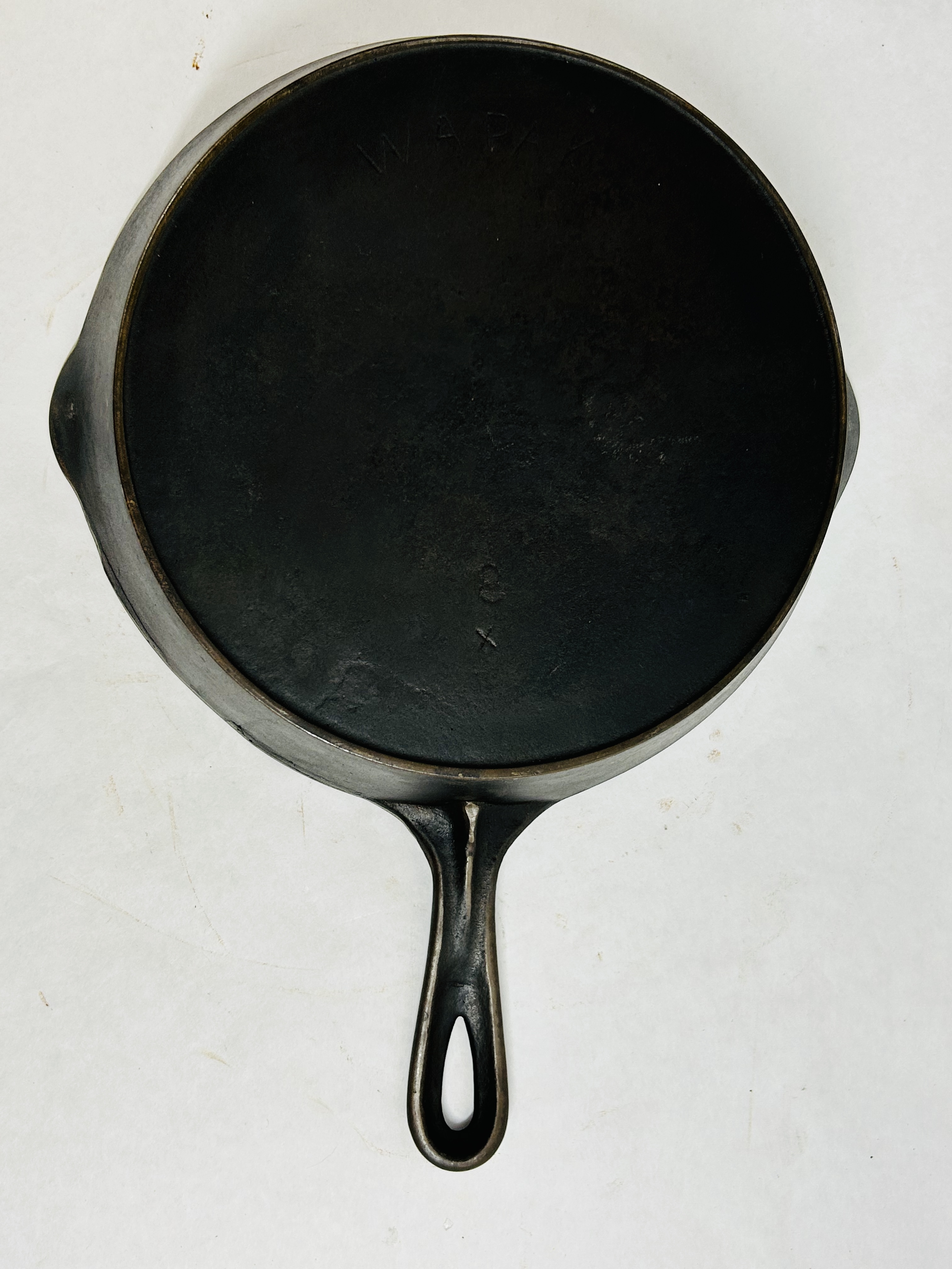 WAPAK CAST IRON SKILLET, CIRCA 1910