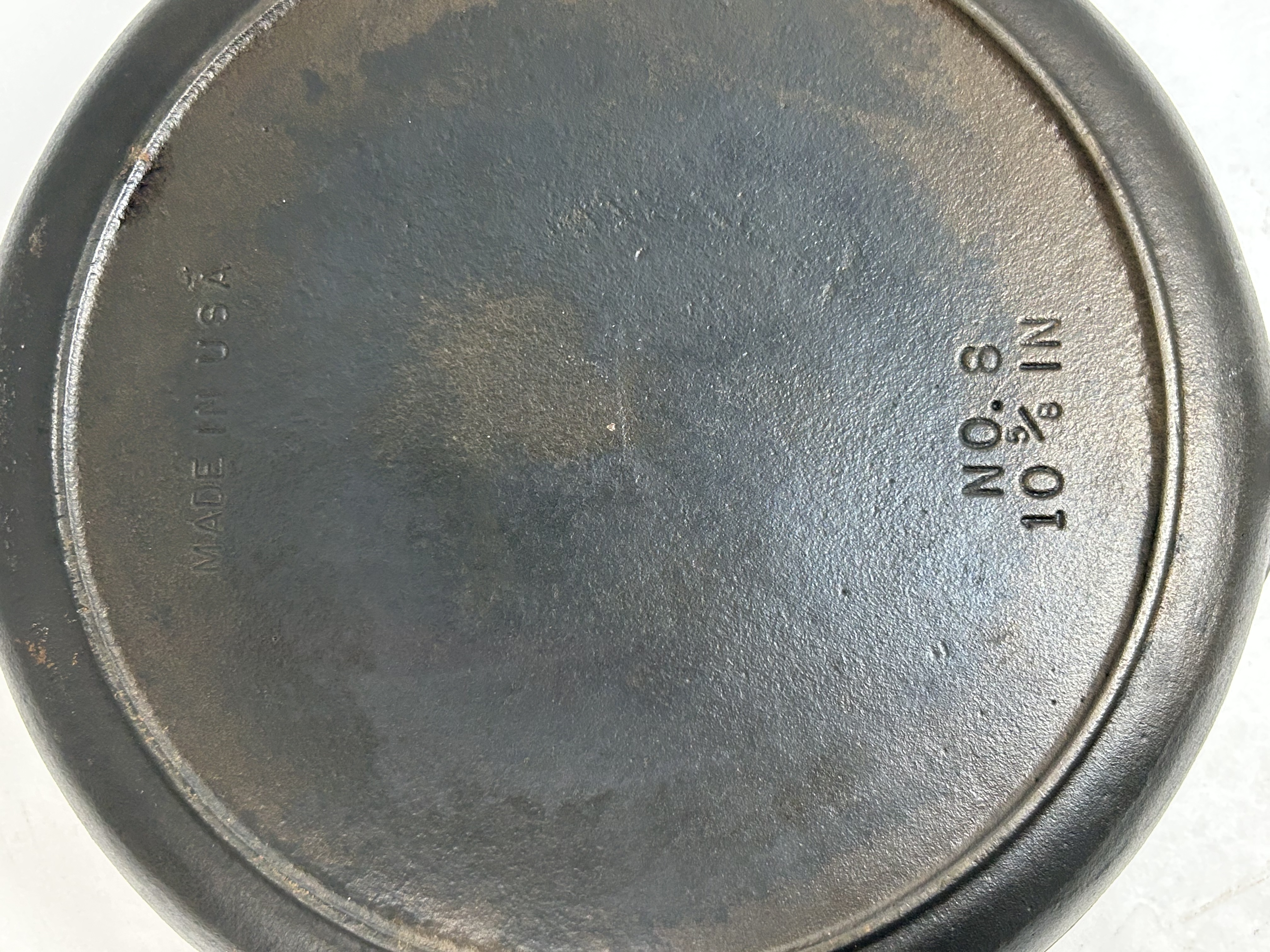 ATTRIBUTED WAGNER CAST IRON SKILLET, POST-1960