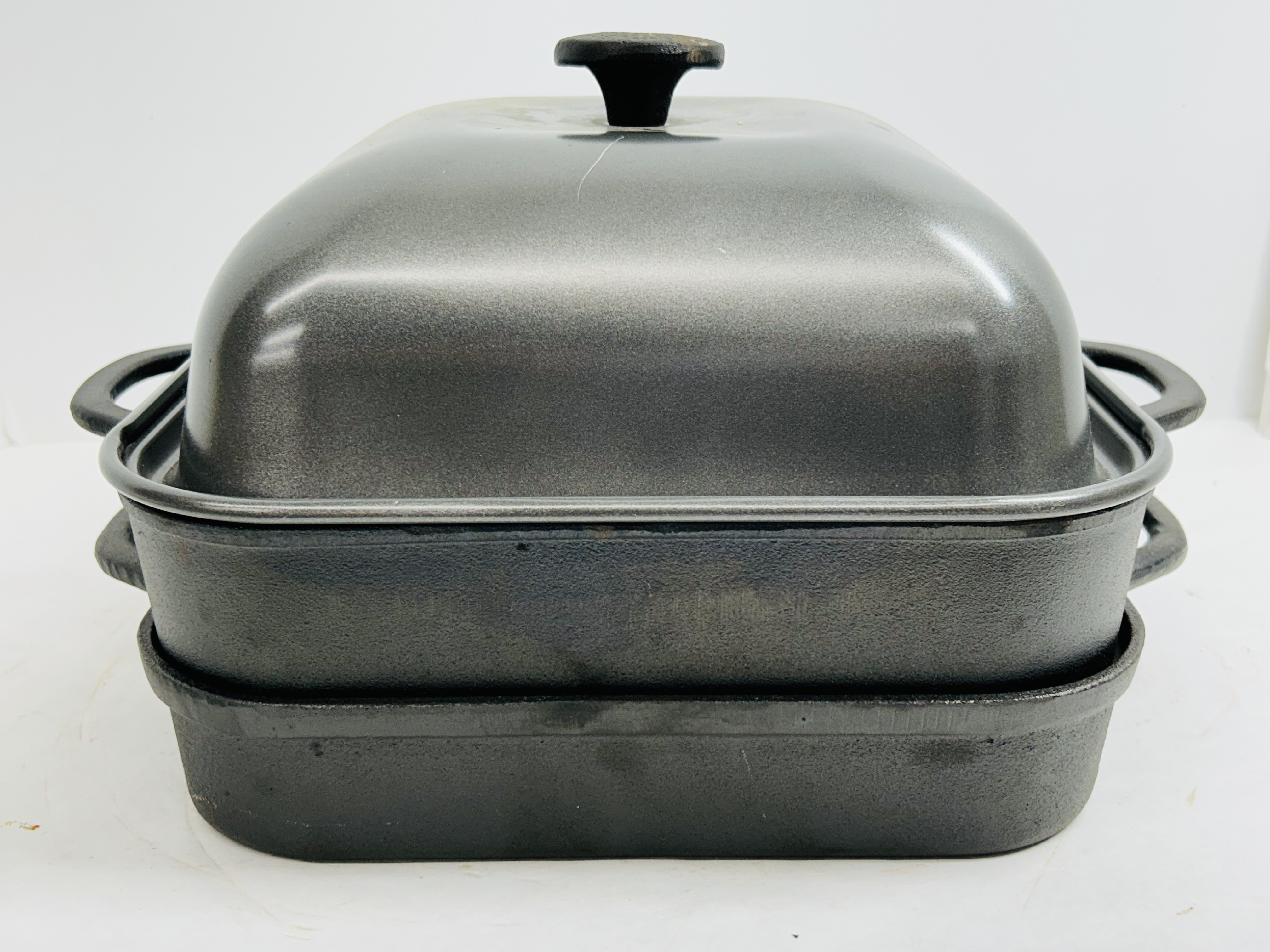 TECHNIQUE STYLE CAST IRON SMOKER SET