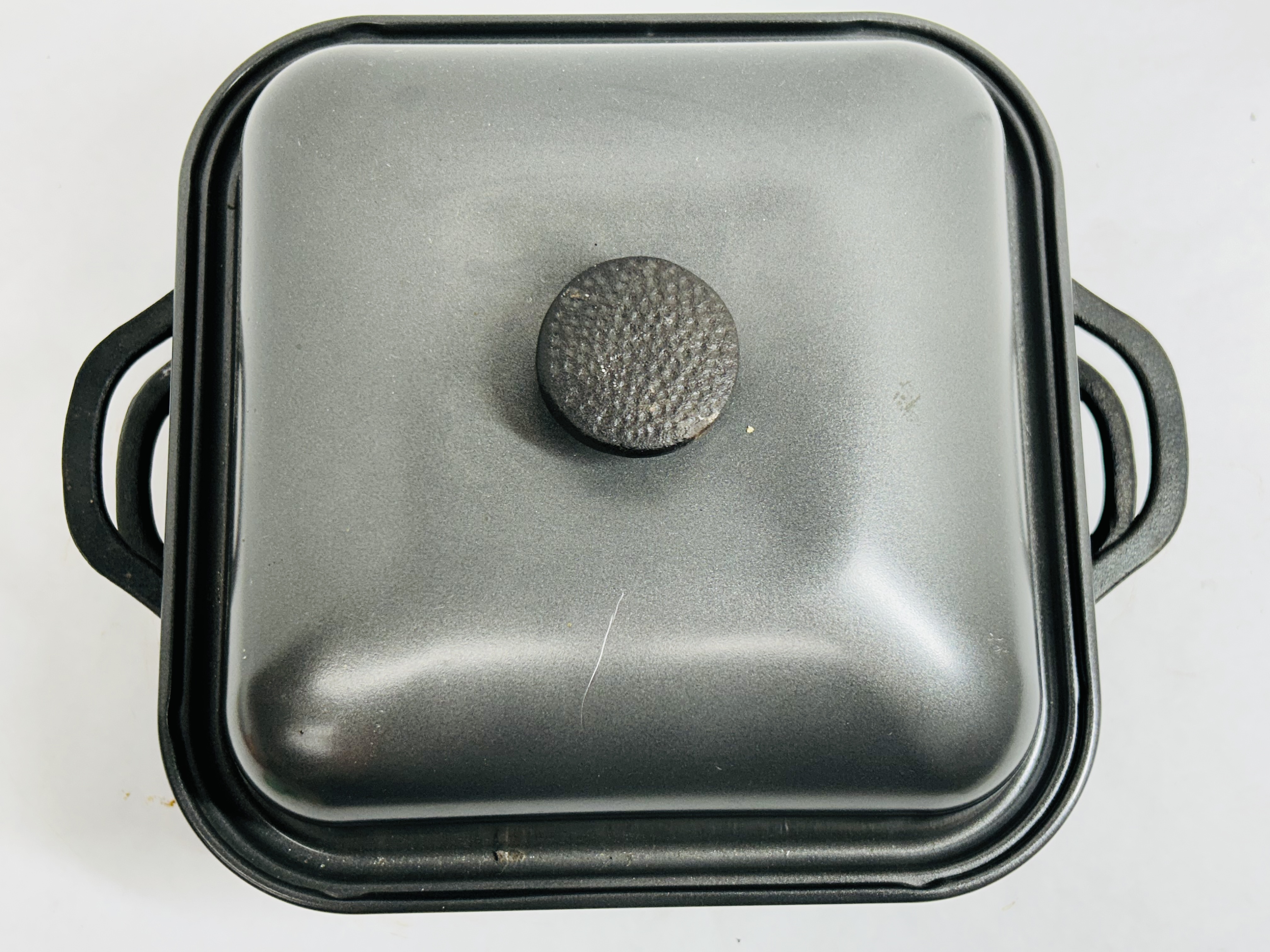 TECHNIQUE STYLE CAST IRON SMOKER SET