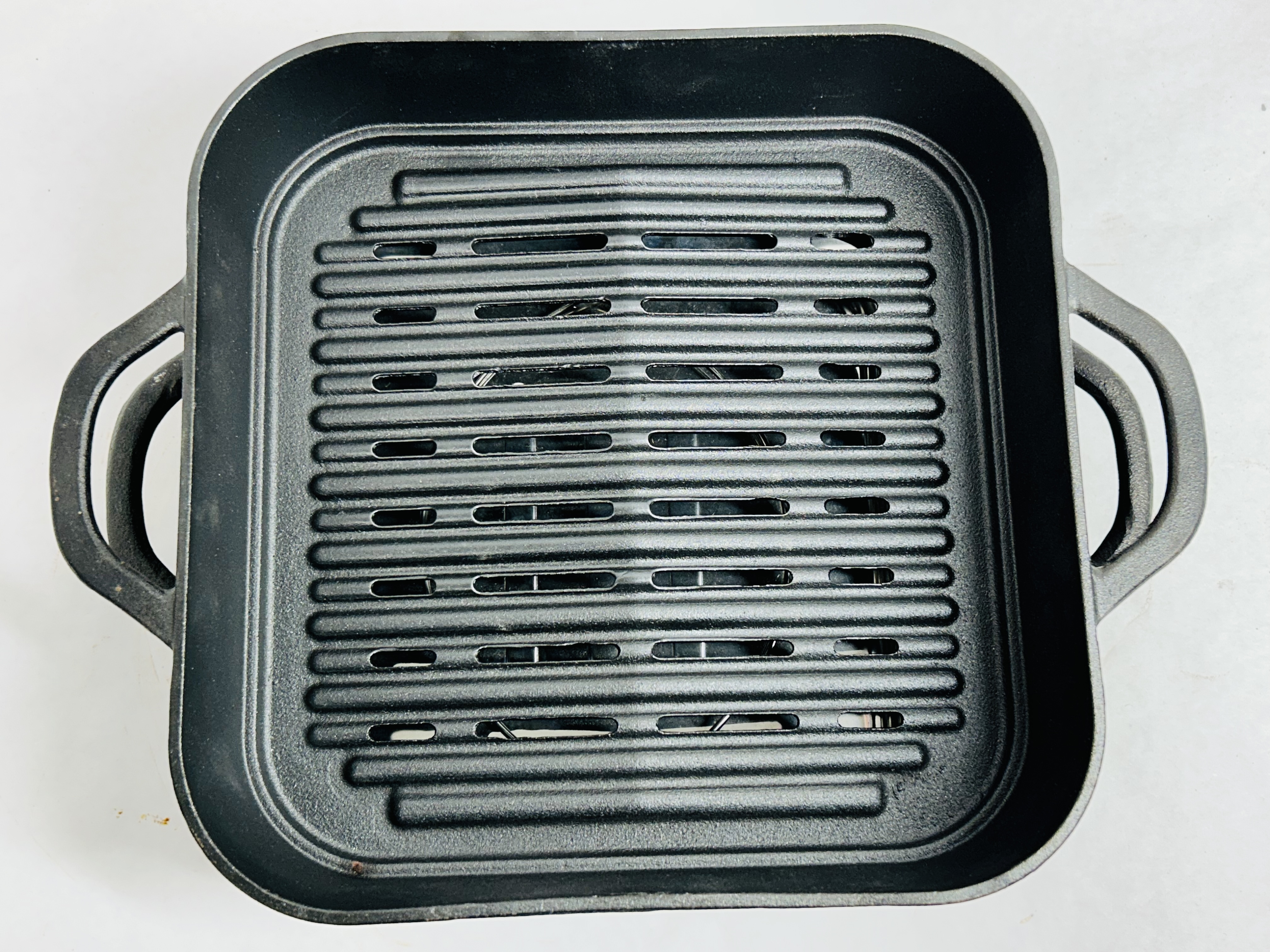 TECHNIQUE STYLE CAST IRON SMOKER SET